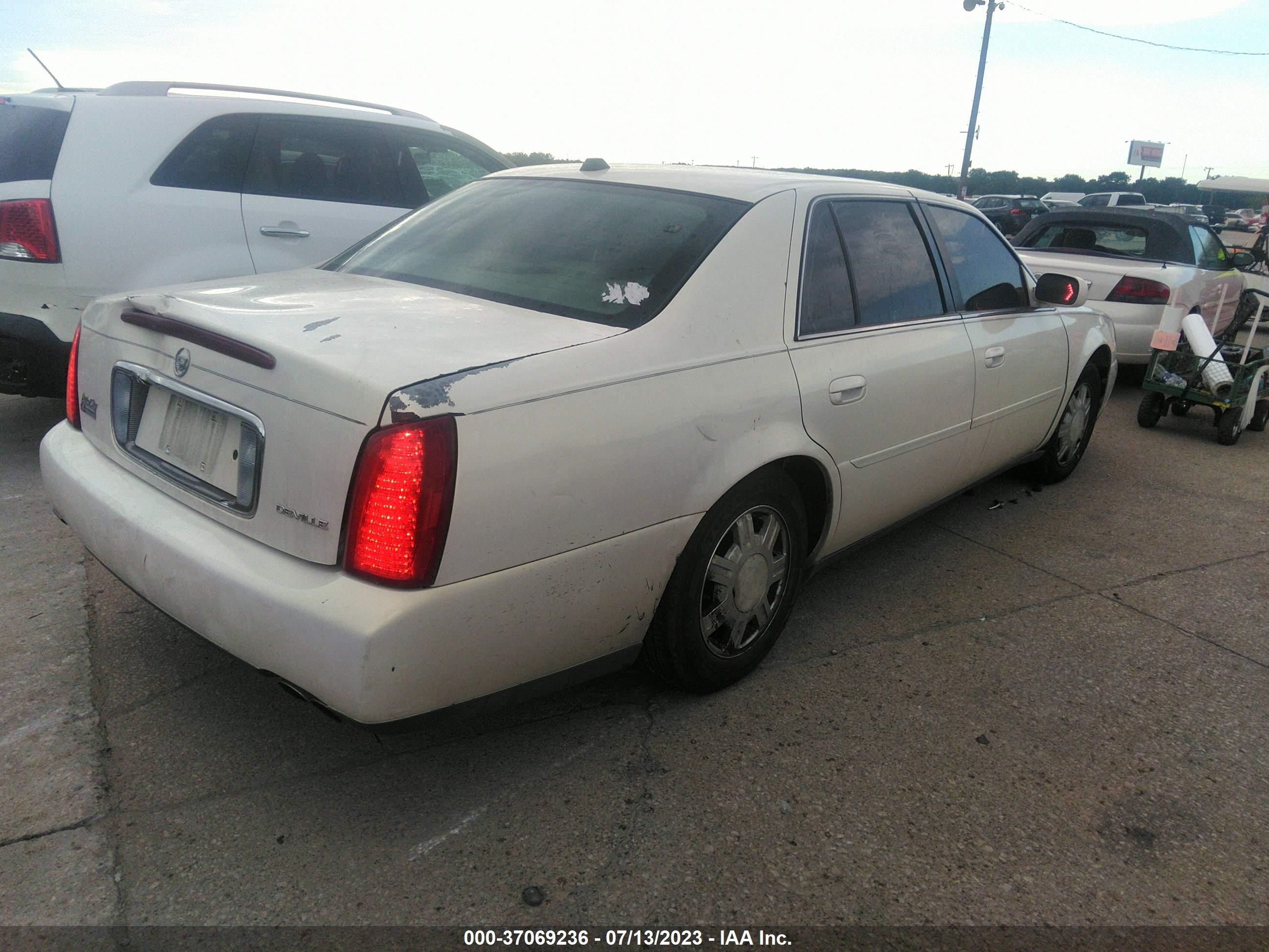 Photo 3 VIN: 1G6KD54Y94U223553 - CADILLAC DE VILLE 