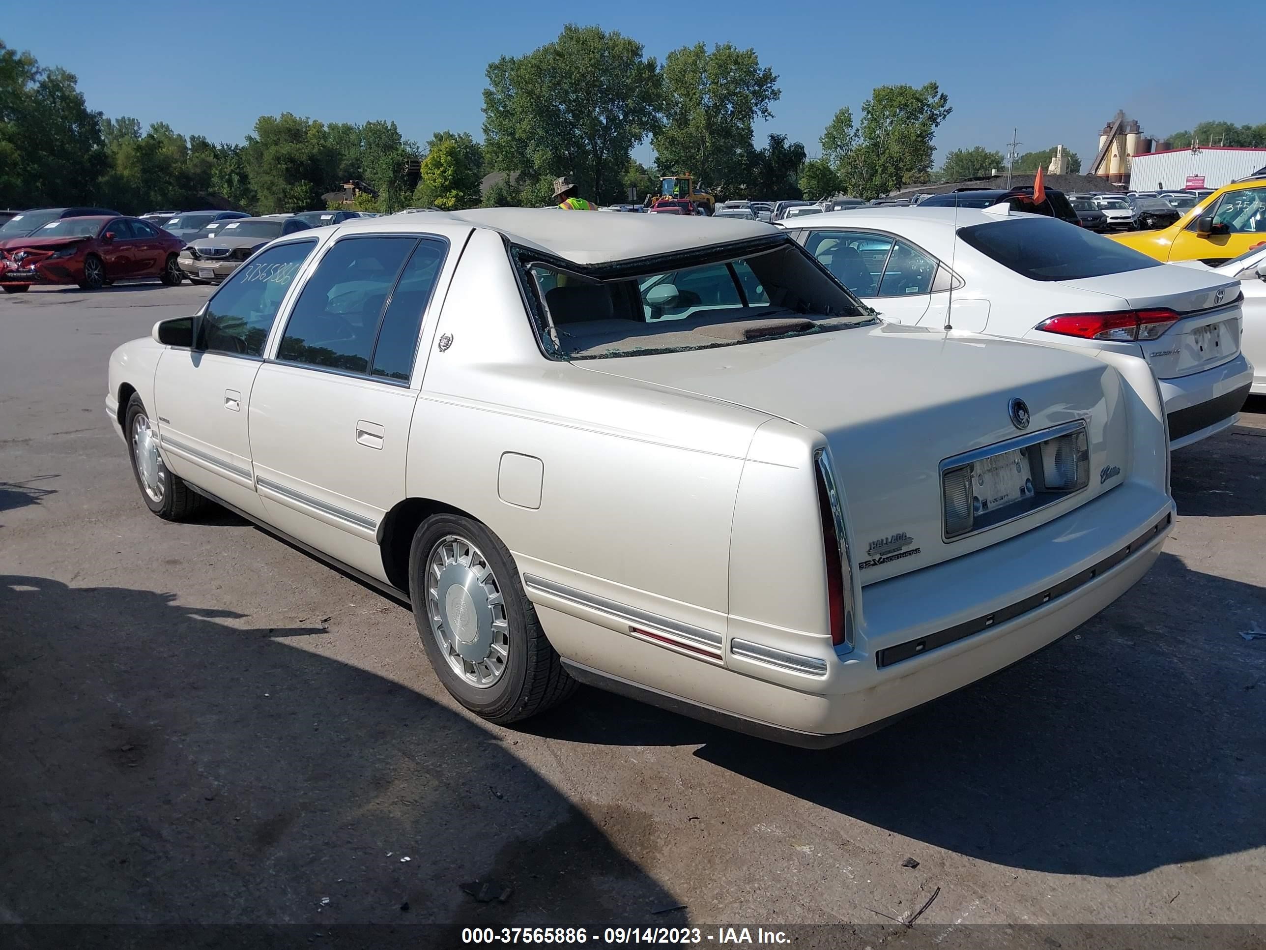 Photo 2 VIN: 1G6KD54Y9VU246588 - CADILLAC DE VILLE 