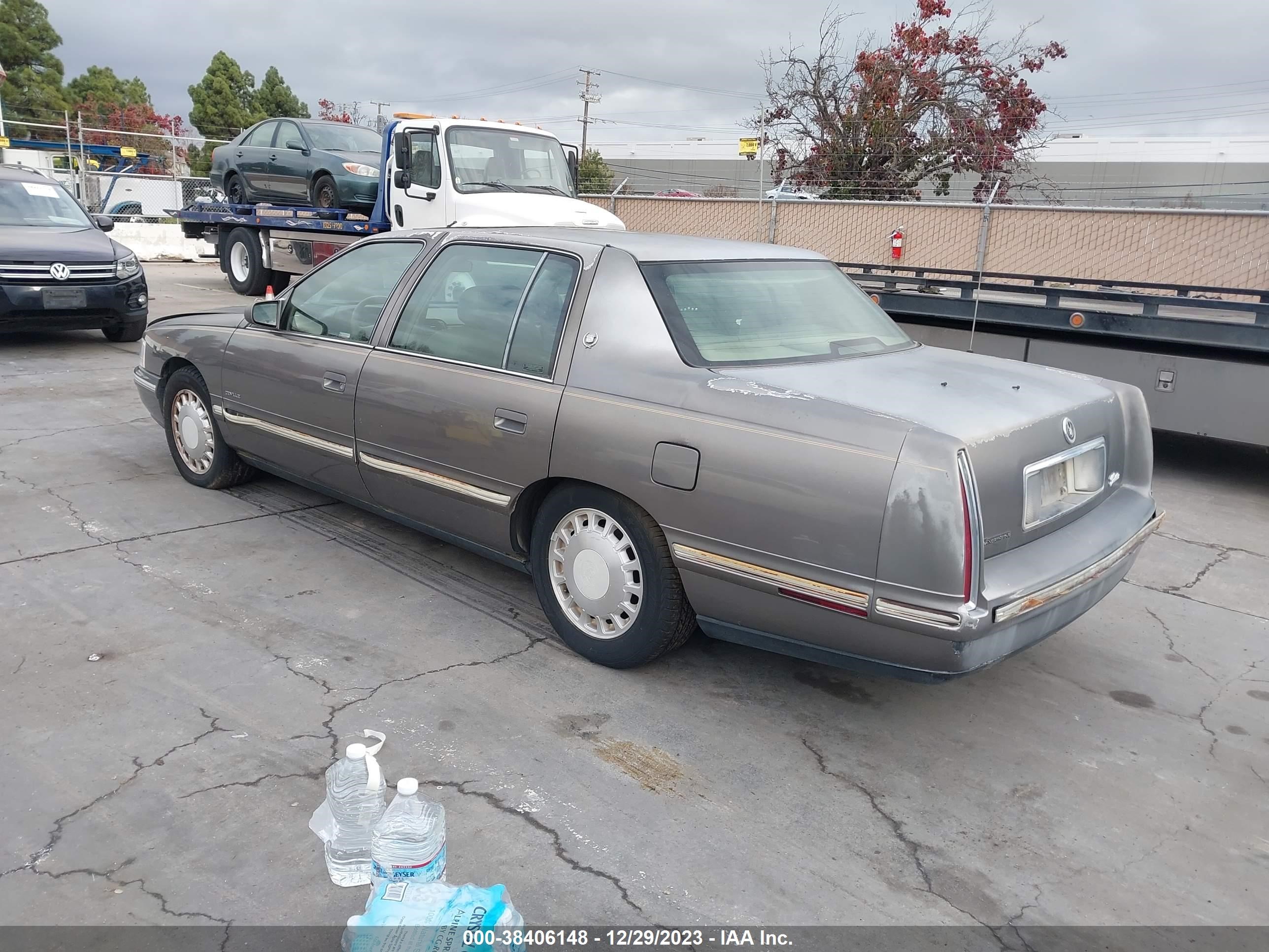 Photo 2 VIN: 1G6KD54Y9XU747533 - CADILLAC DE VILLE 