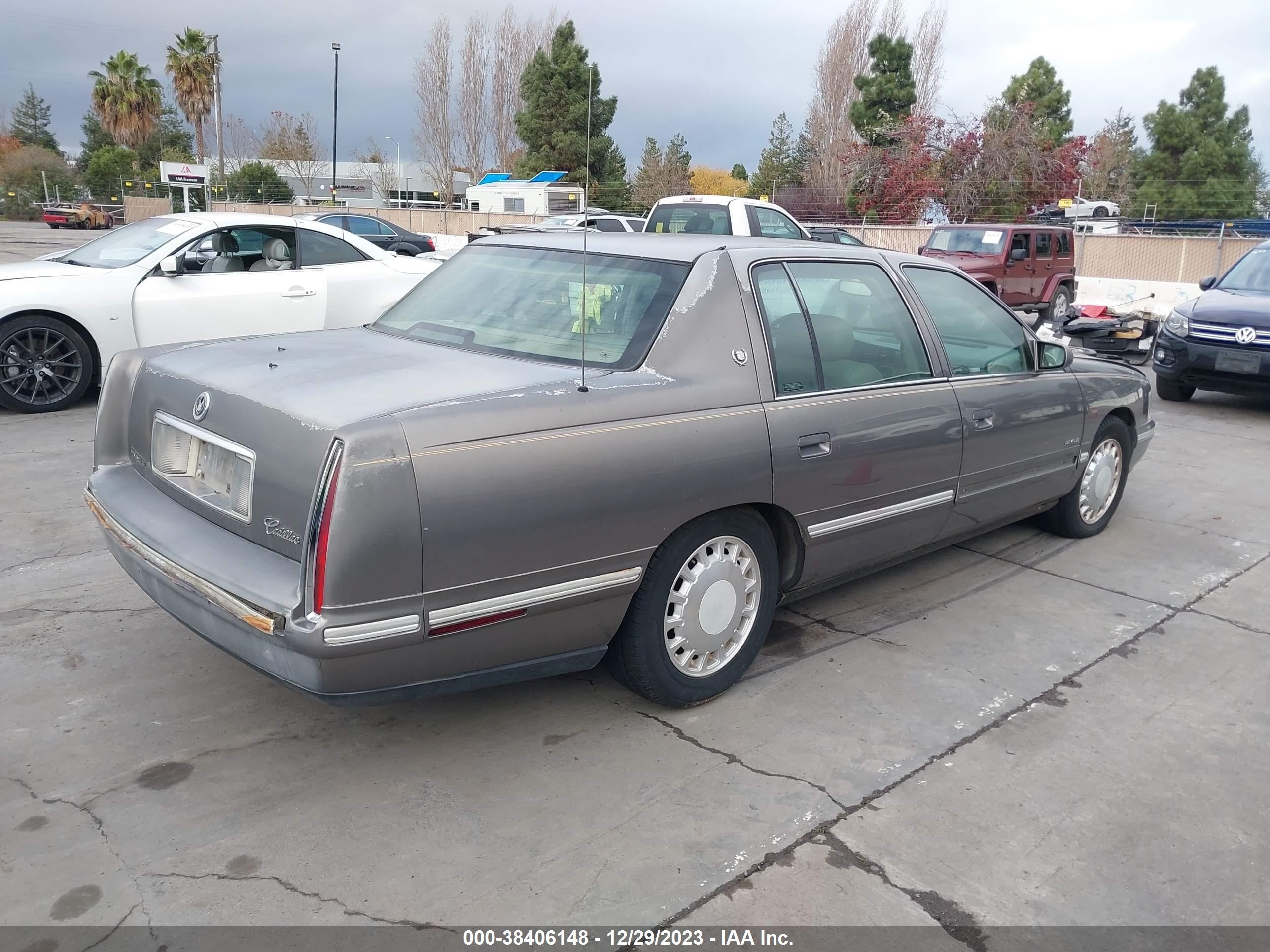 Photo 3 VIN: 1G6KD54Y9XU747533 - CADILLAC DE VILLE 