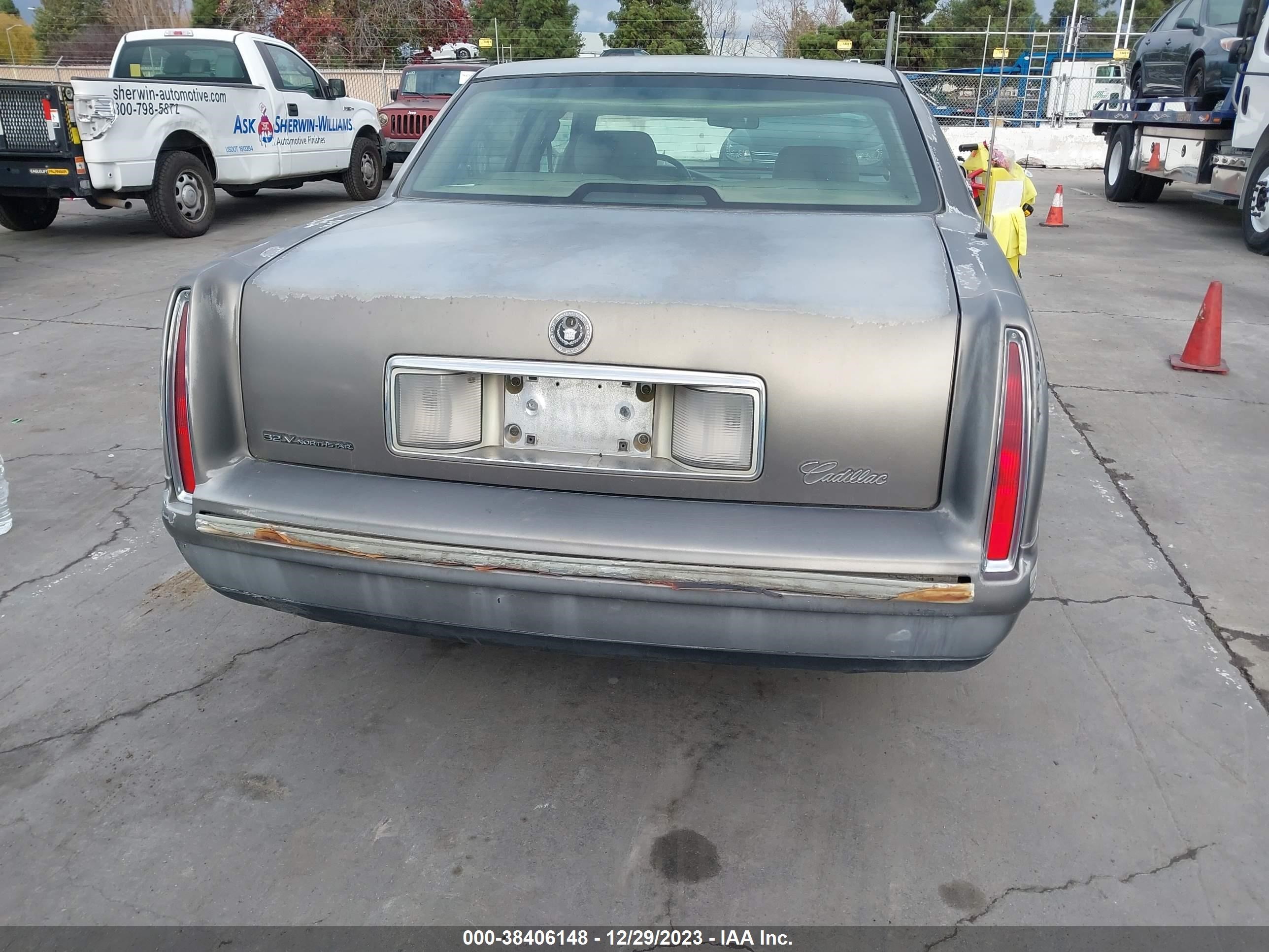 Photo 5 VIN: 1G6KD54Y9XU747533 - CADILLAC DE VILLE 