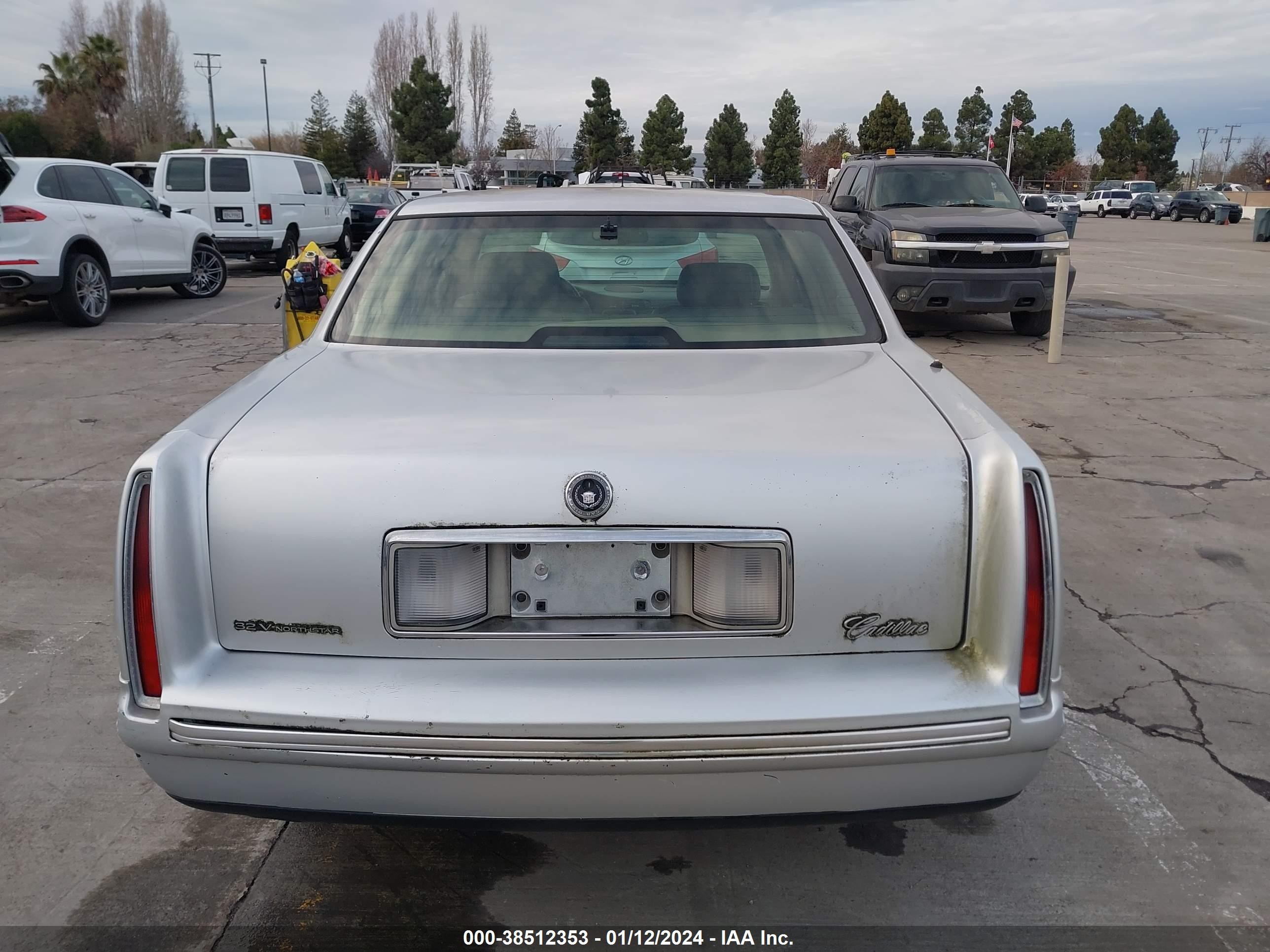 Photo 15 VIN: 1G6KD54YXXU767256 - CADILLAC DE VILLE 