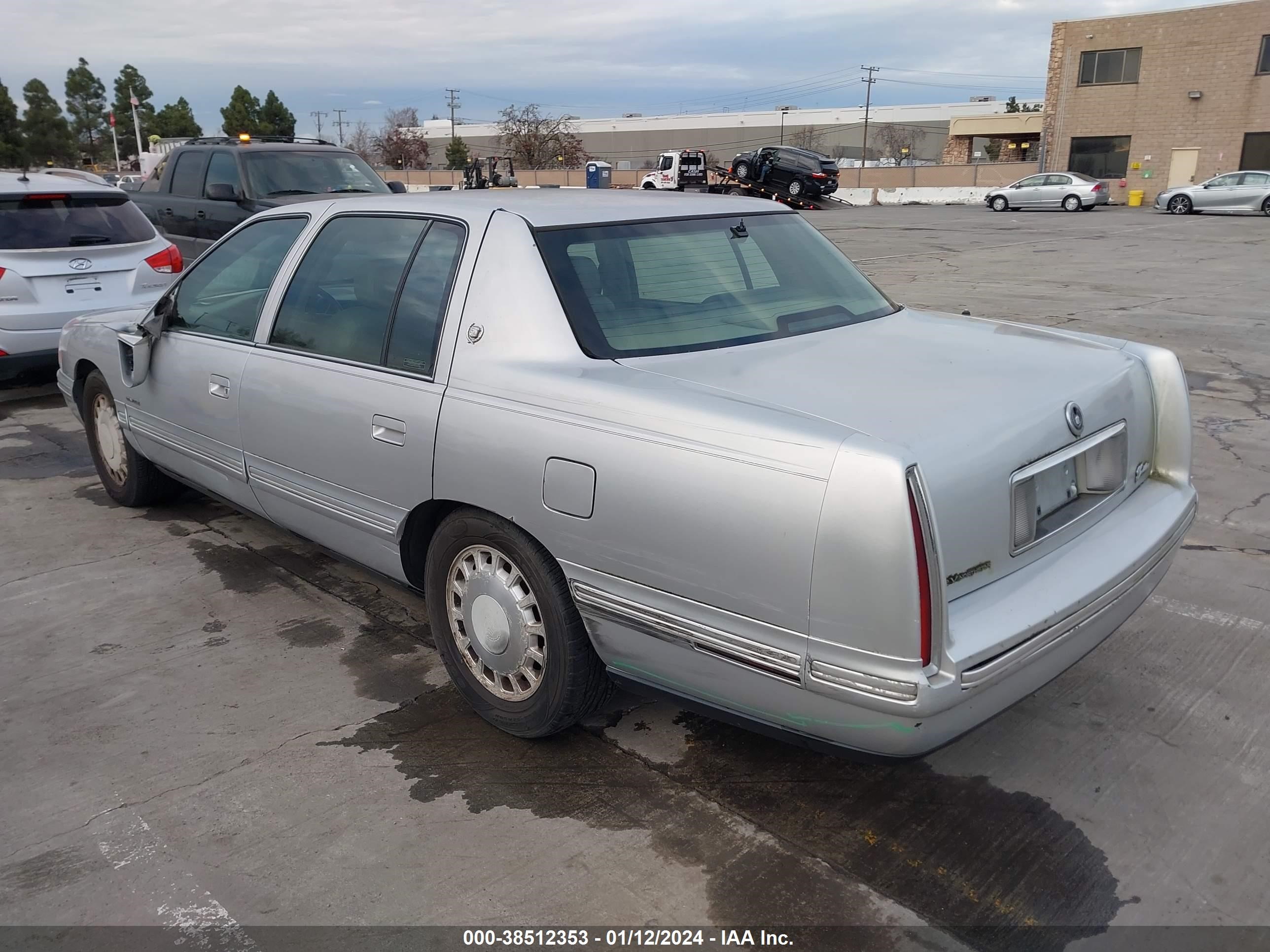 Photo 2 VIN: 1G6KD54YXXU767256 - CADILLAC DE VILLE 