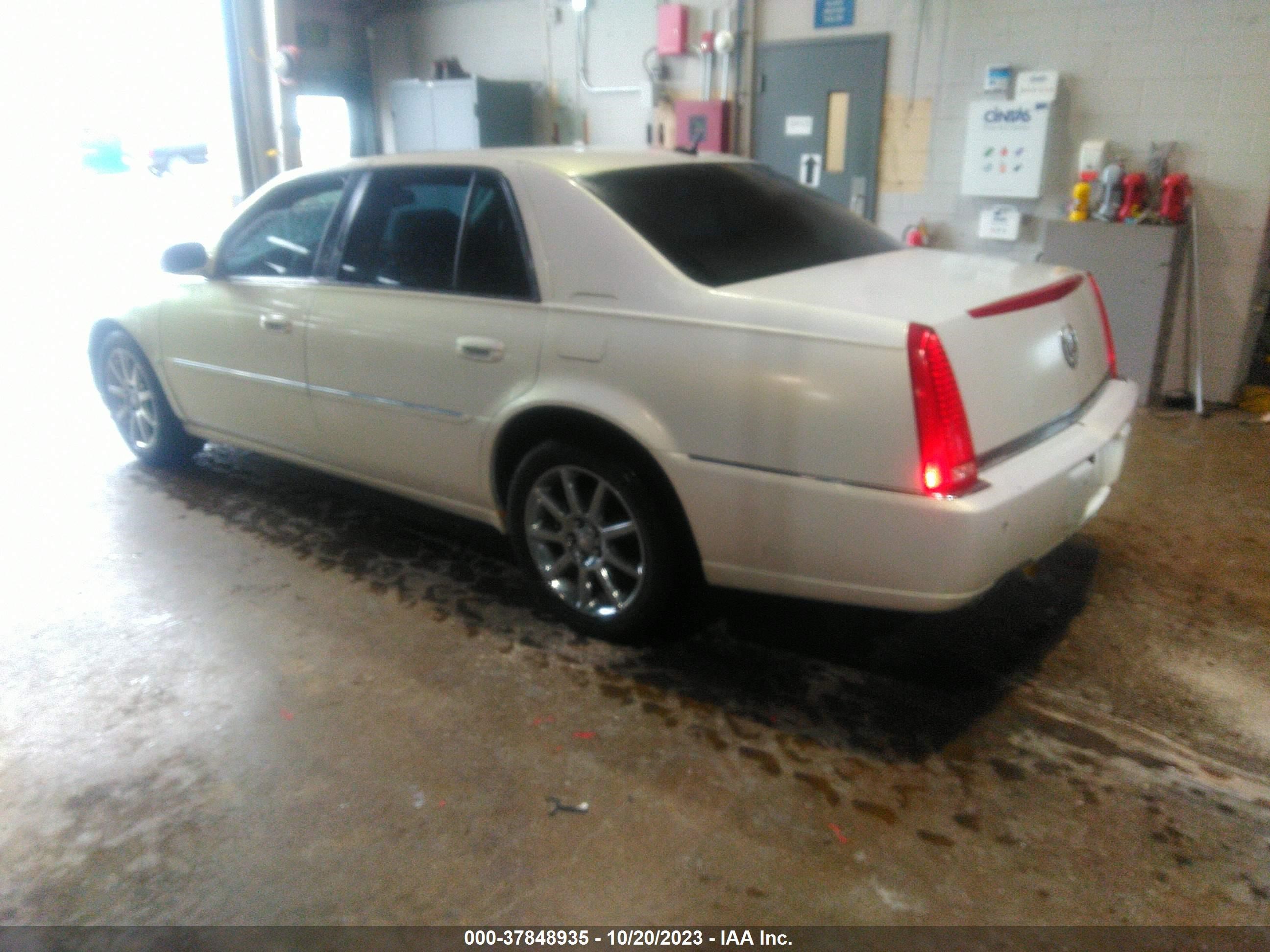 Photo 2 VIN: 1G6KD57956U179932 - CADILLAC DTS 