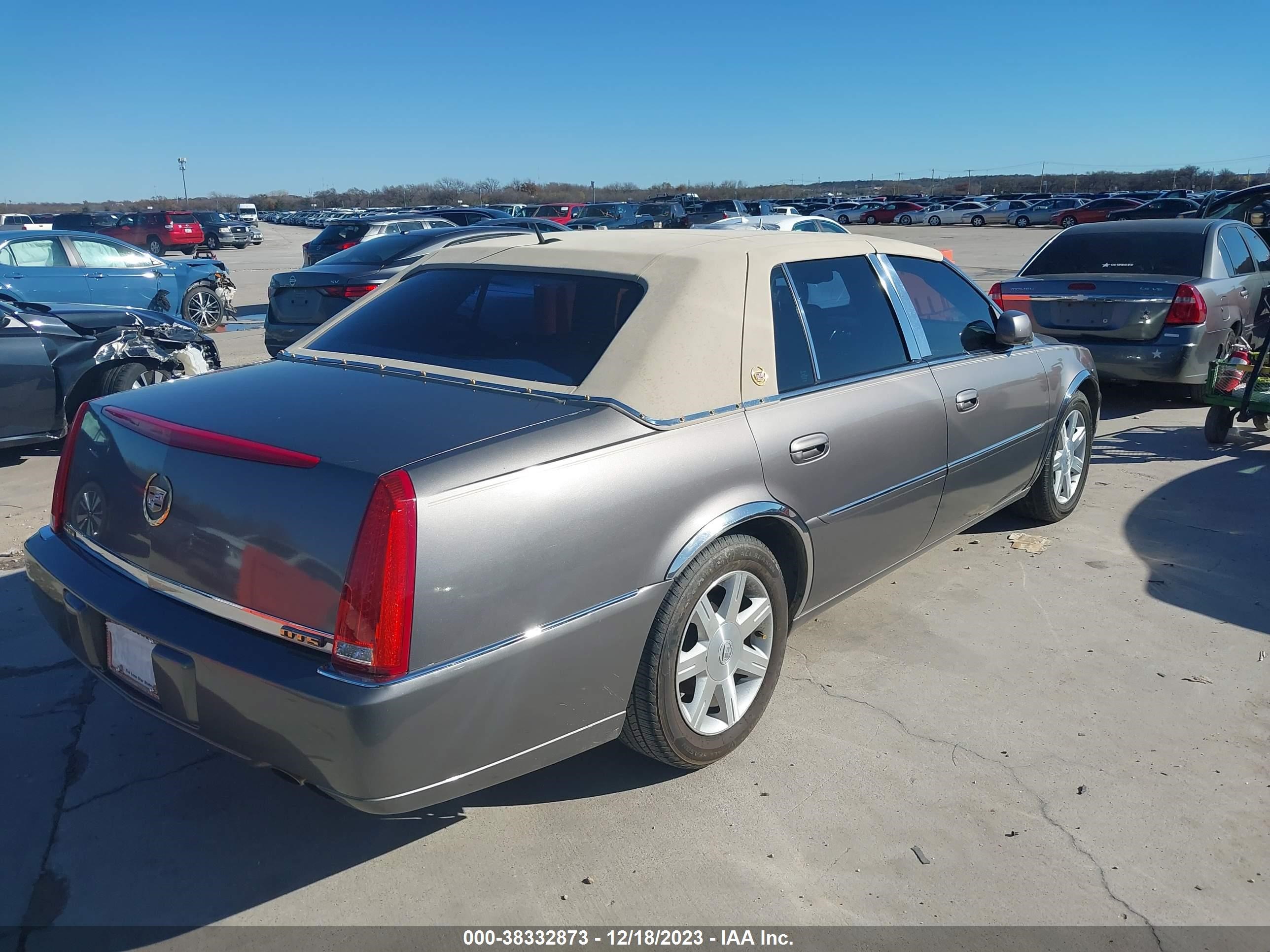 Photo 3 VIN: 1G6KD57Y06U113893 - CADILLAC DTS 