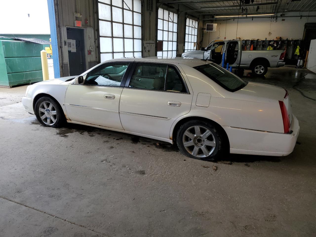 Photo 1 VIN: 1G6KD57Y06U220216 - CADILLAC DTS 