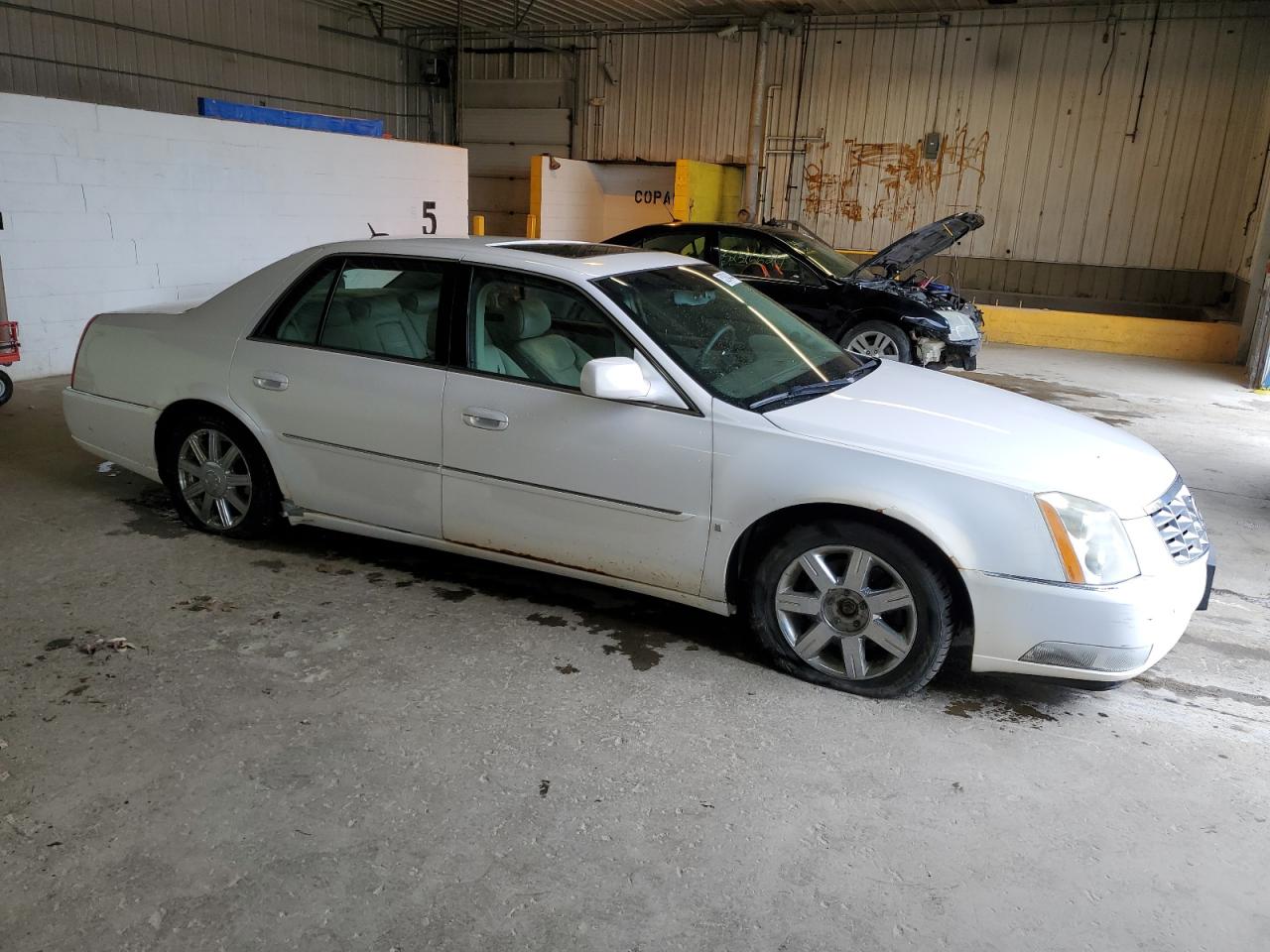 Photo 3 VIN: 1G6KD57Y06U220216 - CADILLAC DTS 