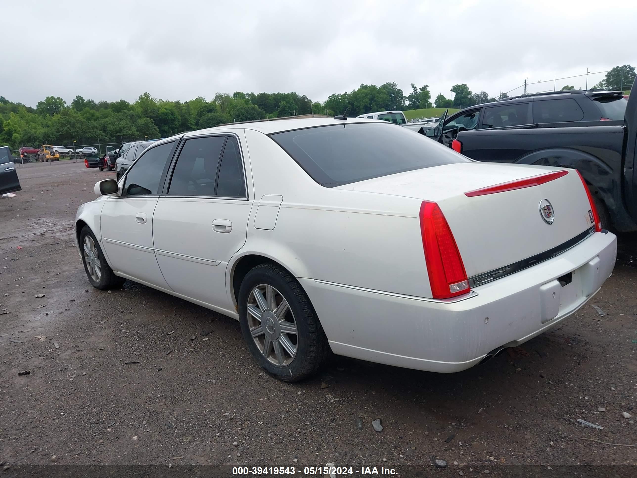 Photo 2 VIN: 1G6KD57Y07U163873 - CADILLAC DTS 