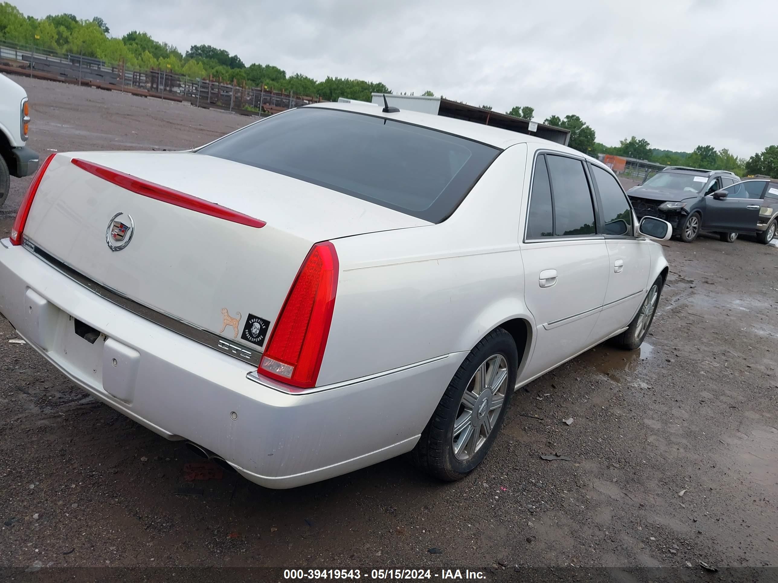 Photo 3 VIN: 1G6KD57Y07U163873 - CADILLAC DTS 