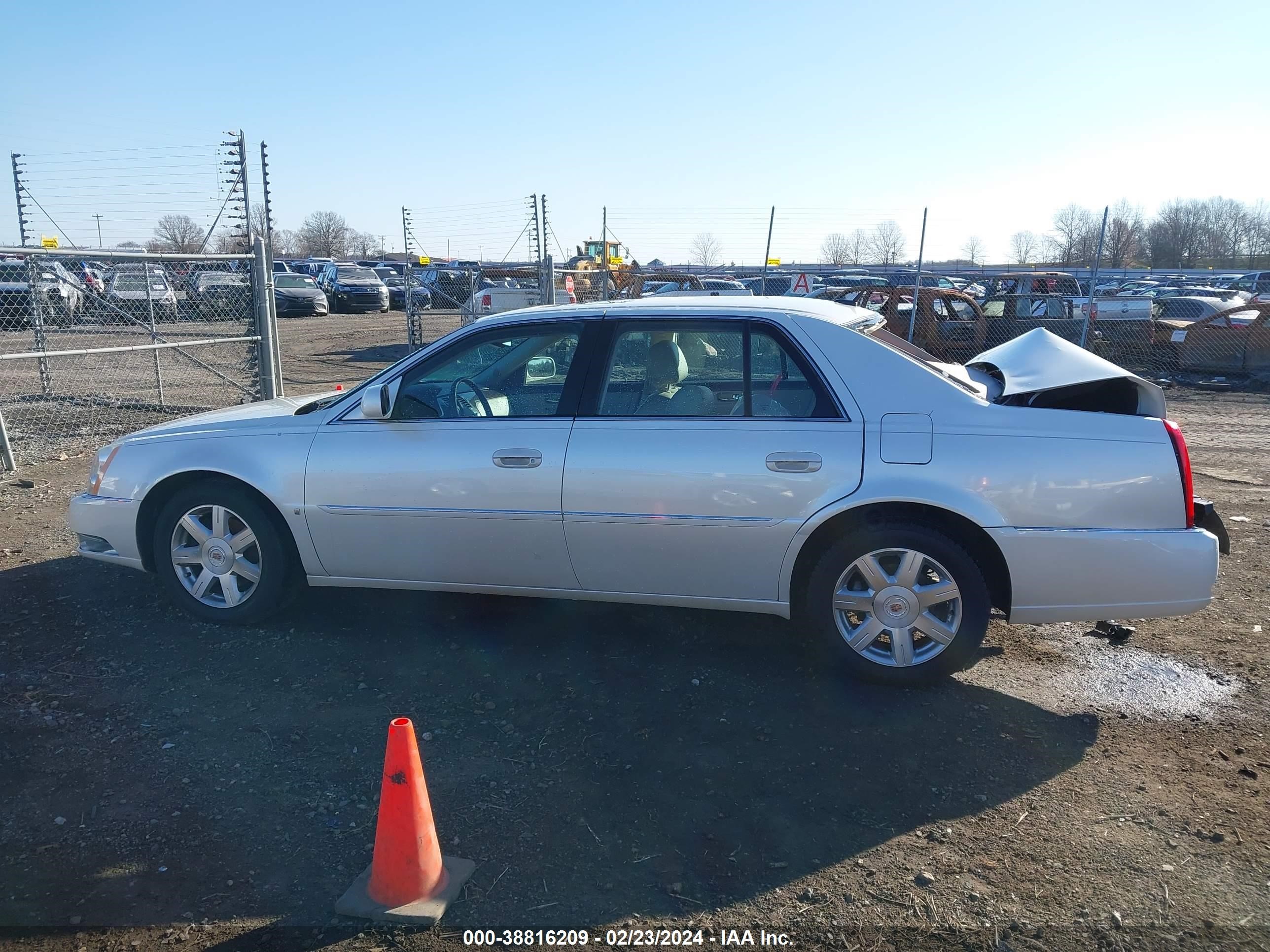 Photo 13 VIN: 1G6KD57Y08U104694 - CADILLAC DTS 