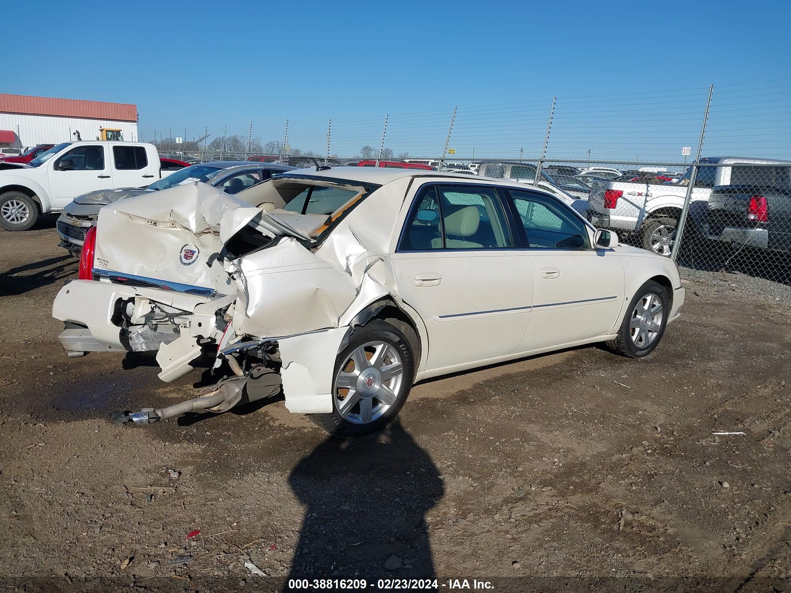 Photo 3 VIN: 1G6KD57Y08U104694 - CADILLAC DTS 