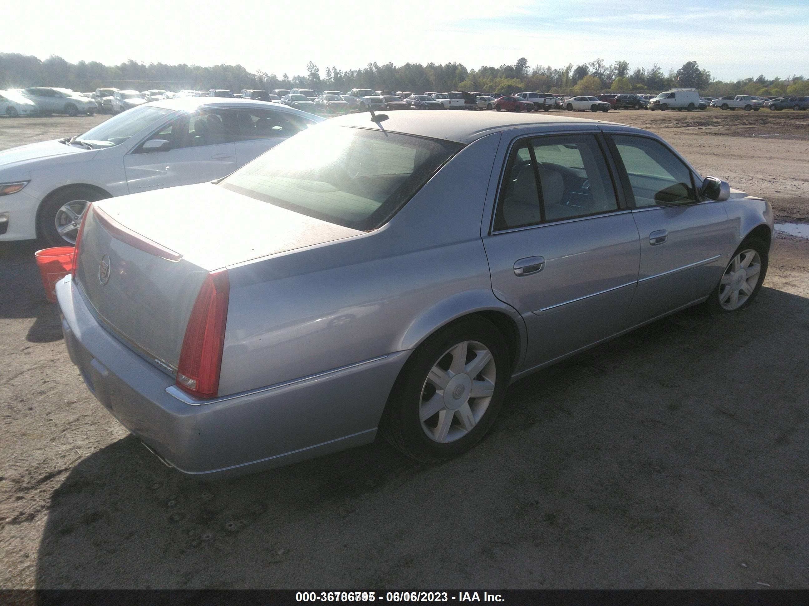 Photo 3 VIN: 1G6KD57Y16U183726 - CADILLAC DTS 