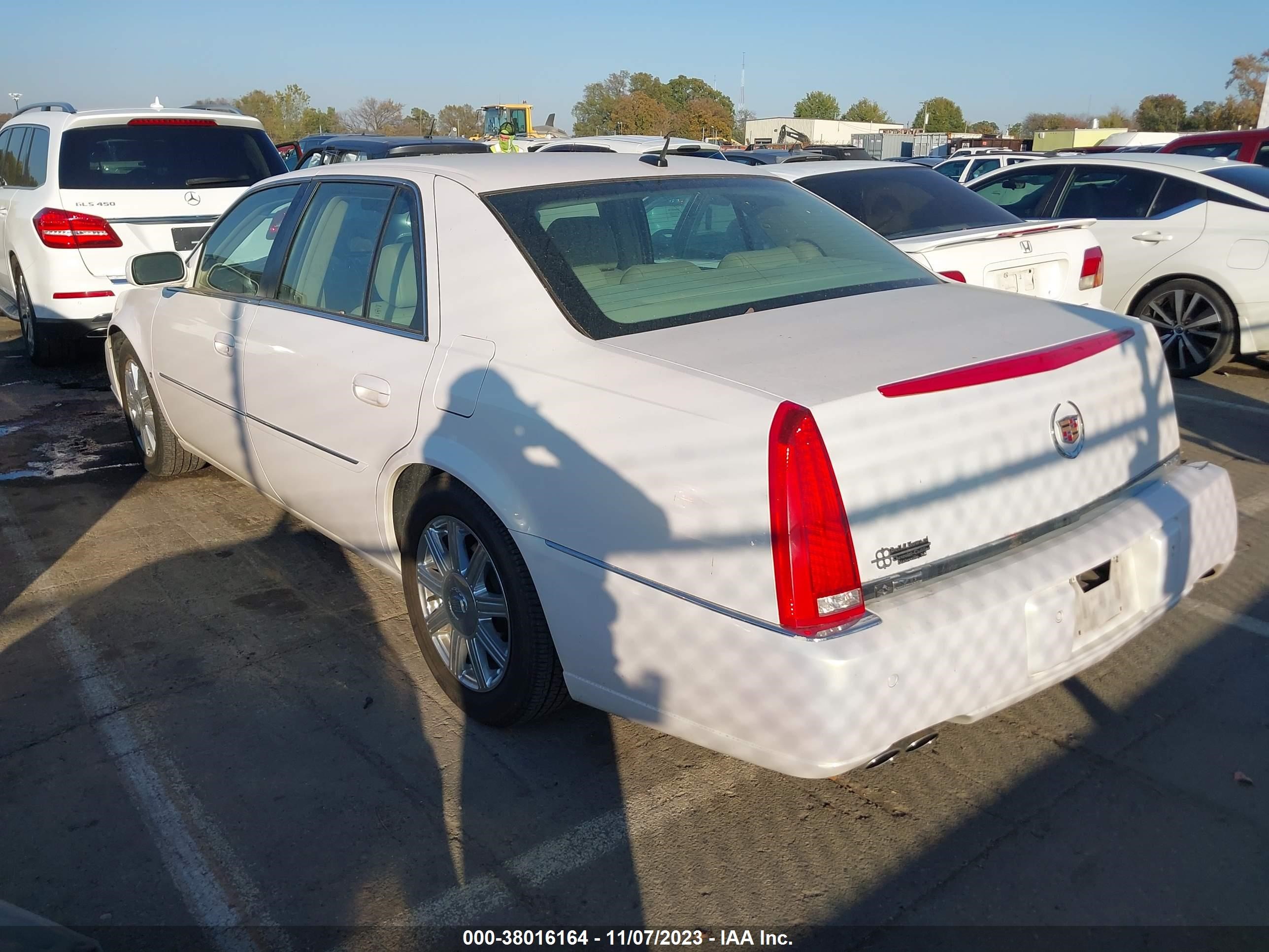 Photo 2 VIN: 1G6KD57Y17U134317 - CADILLAC DTS 