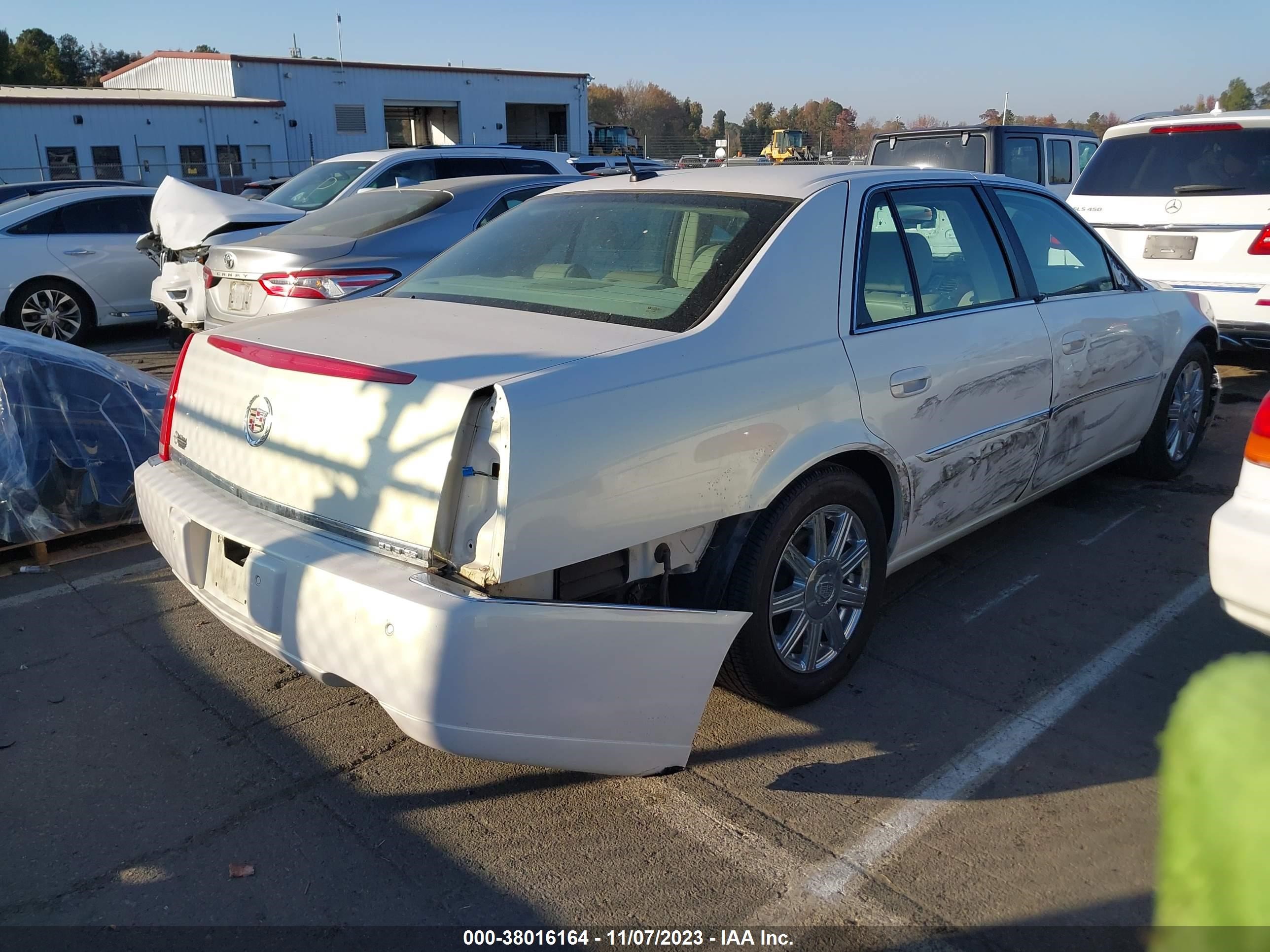 Photo 3 VIN: 1G6KD57Y17U134317 - CADILLAC DTS 