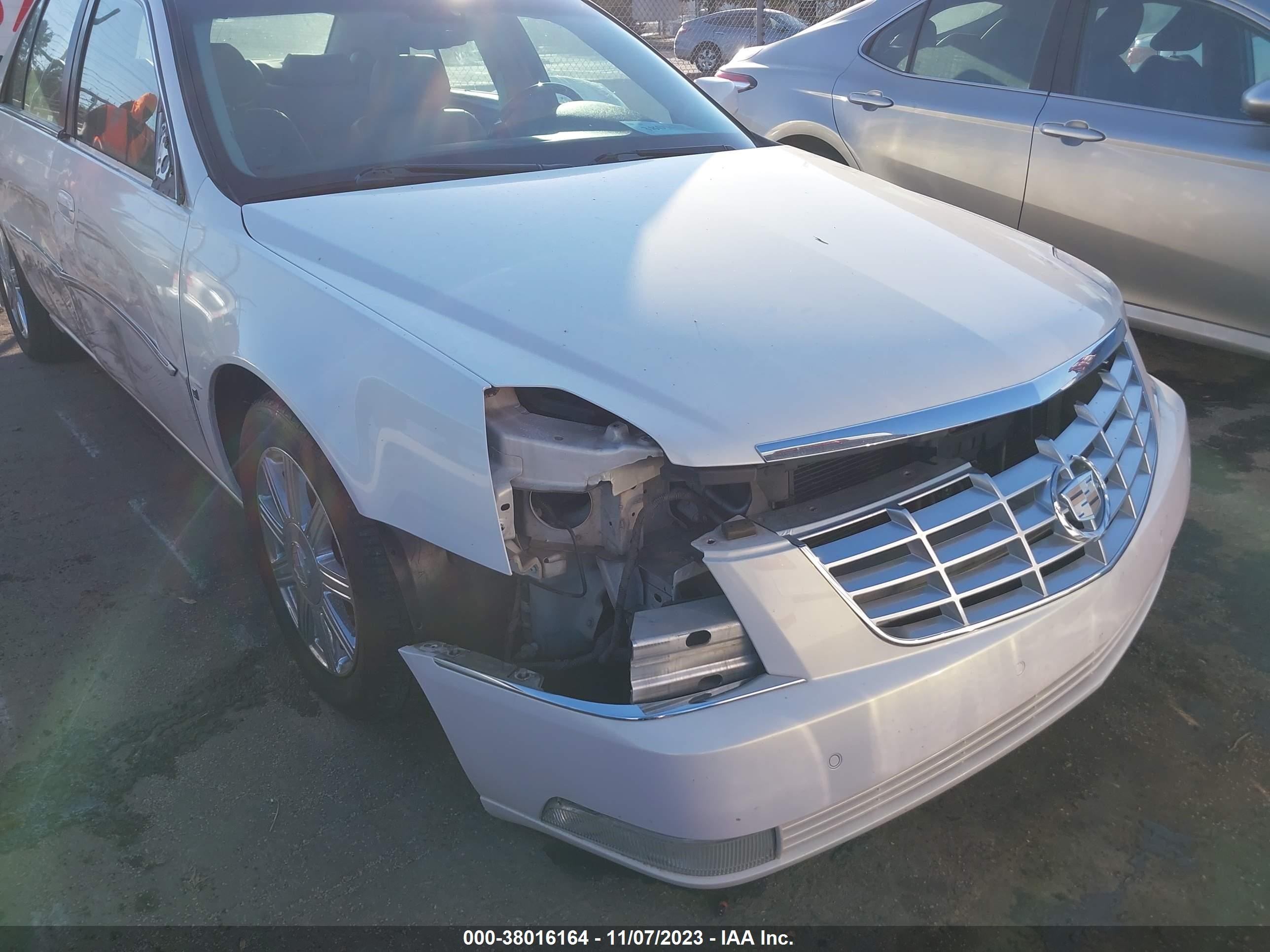 Photo 5 VIN: 1G6KD57Y17U134317 - CADILLAC DTS 