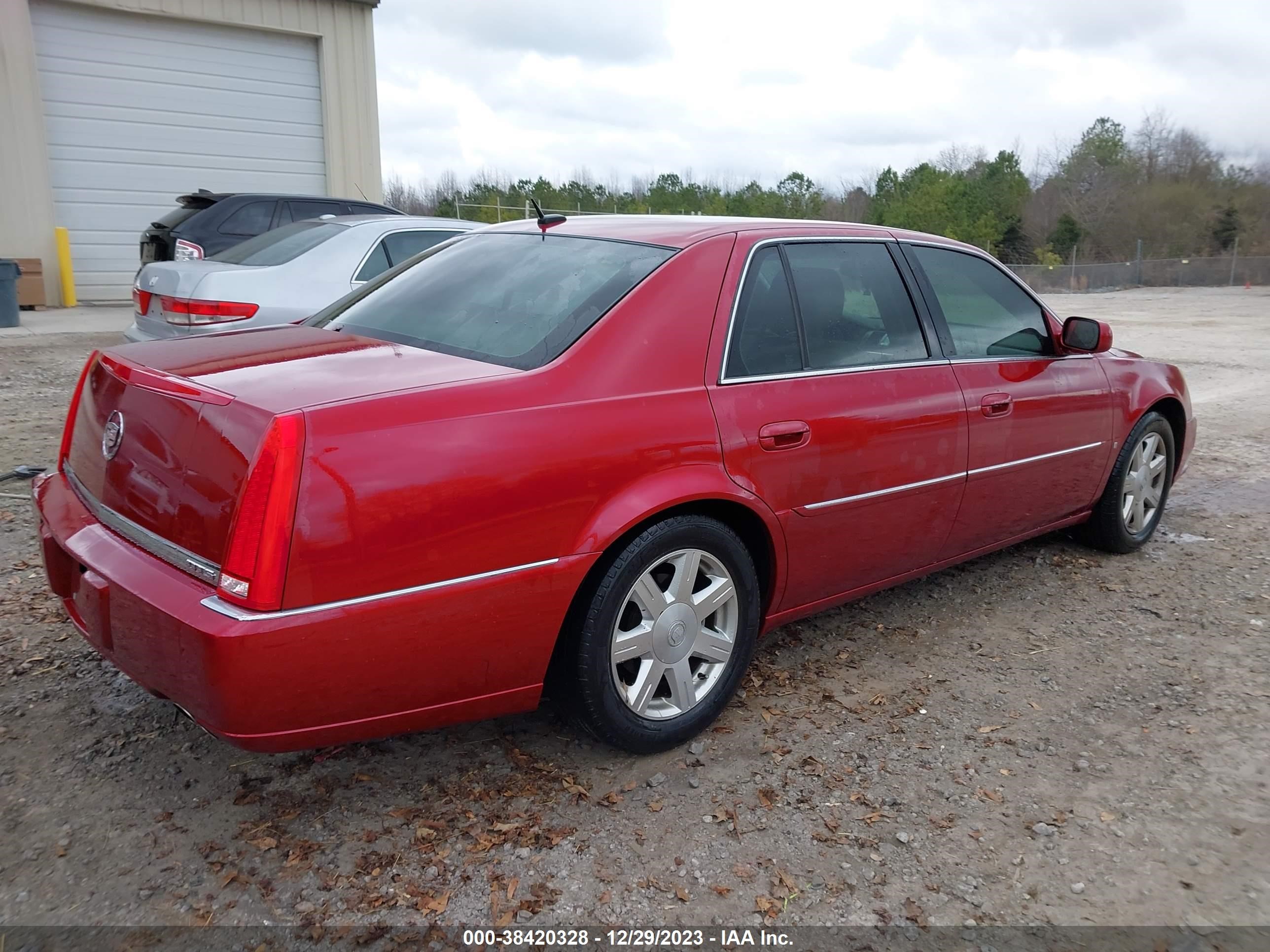 Photo 3 VIN: 1G6KD57Y18U104705 - CADILLAC DTS 