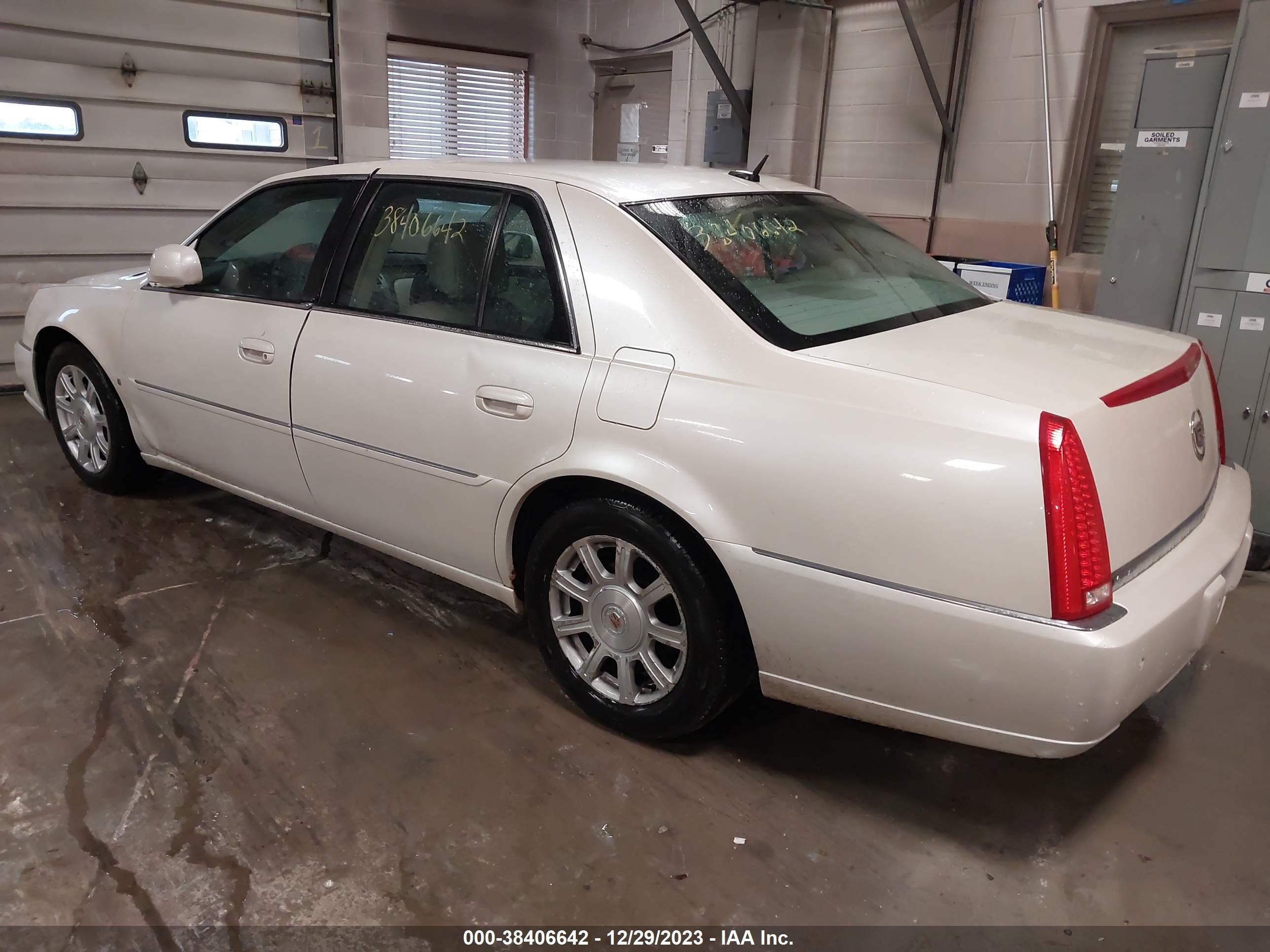 Photo 2 VIN: 1G6KD57Y18U156934 - CADILLAC DTS 