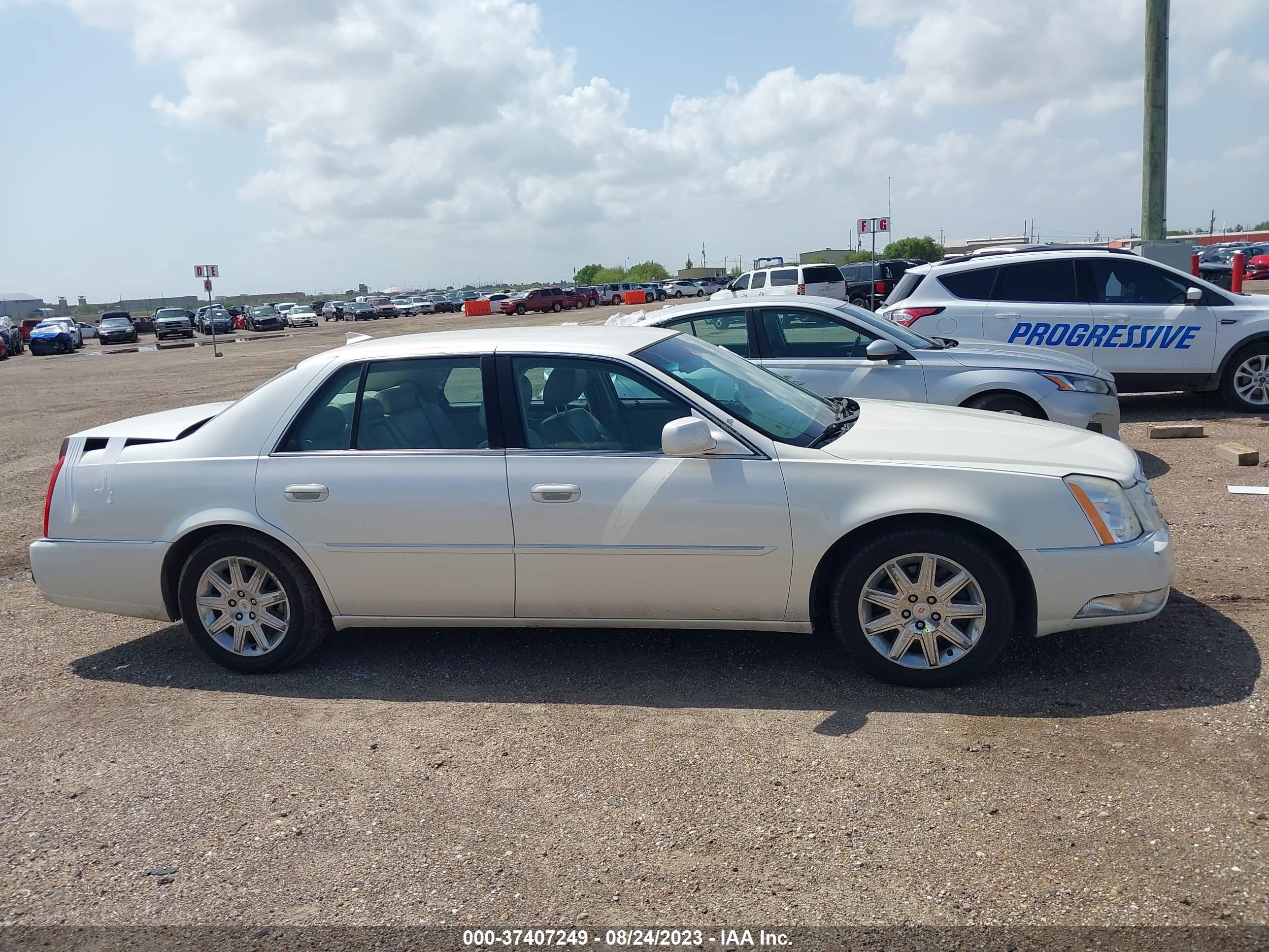 Photo 12 VIN: 1G6KD57Y19U106228 - CADILLAC DTS 