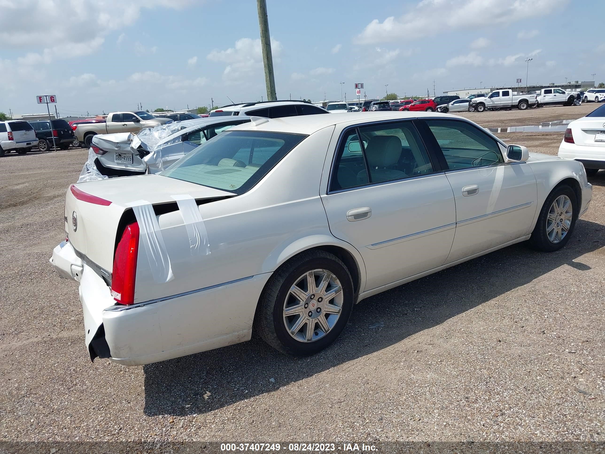 Photo 3 VIN: 1G6KD57Y19U106228 - CADILLAC DTS 