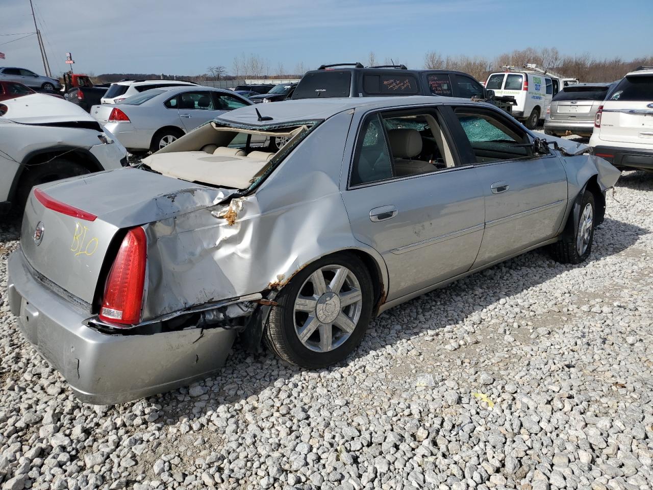 Photo 2 VIN: 1G6KD57Y27U185471 - CADILLAC DTS 