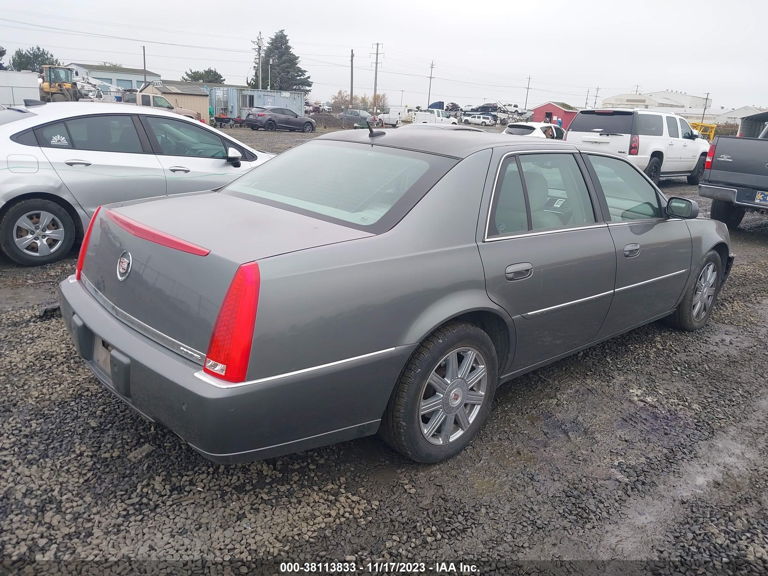 Photo 3 VIN: 1G6KD57Y28U184404 - CADILLAC DTS 