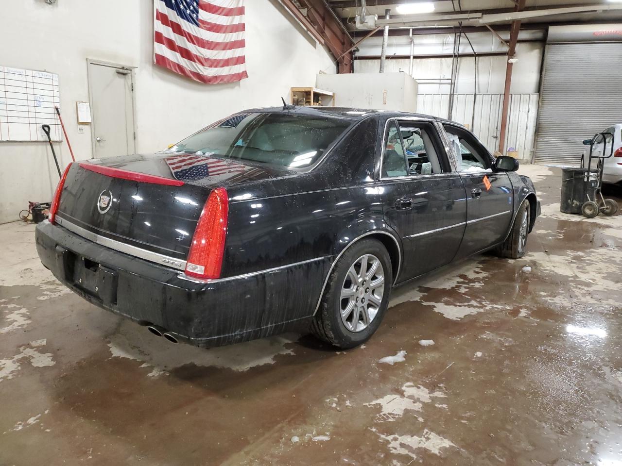 Photo 2 VIN: 1G6KD57Y38U202991 - CADILLAC DTS 