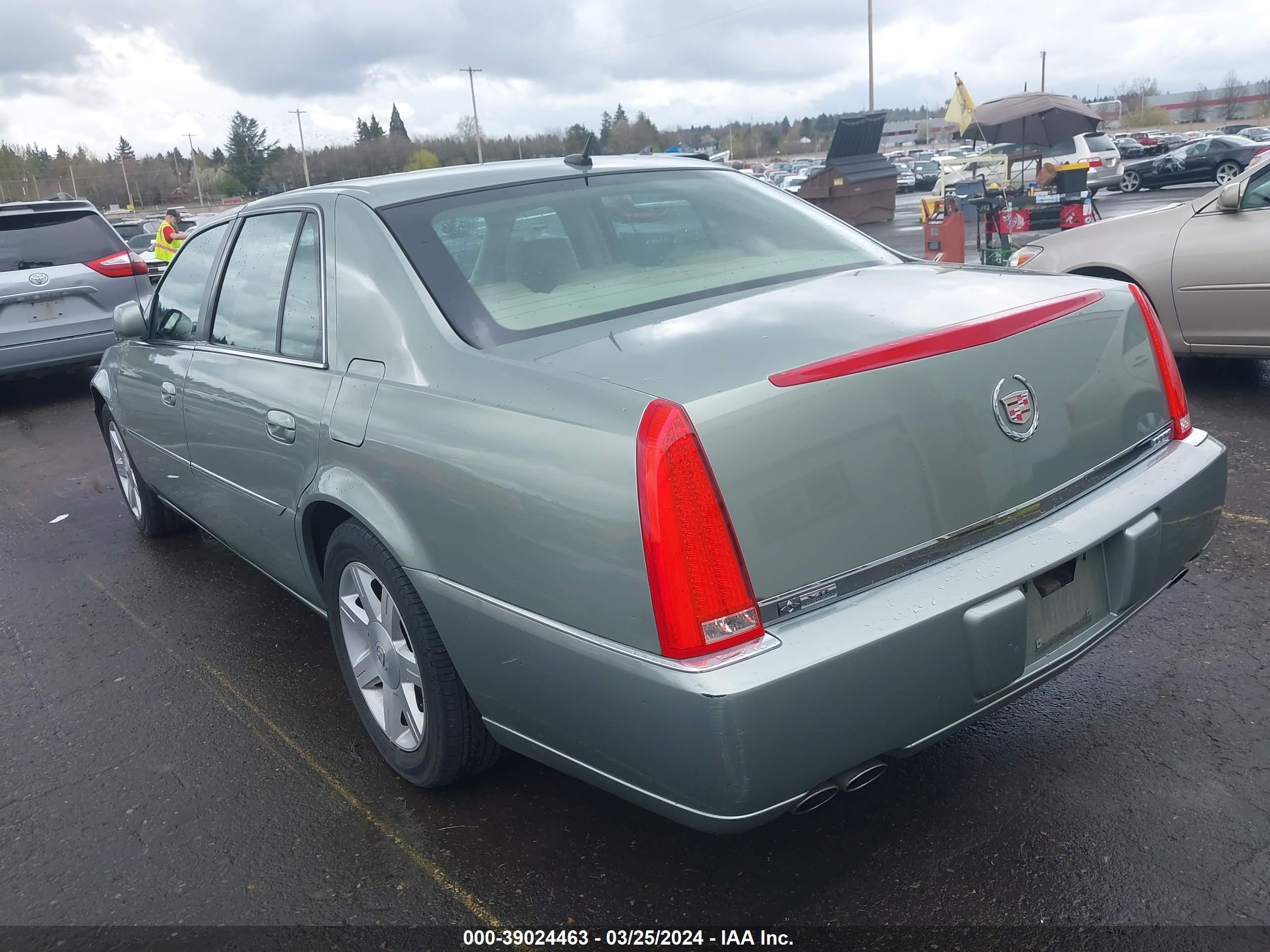 Photo 2 VIN: 1G6KD57Y46U161218 - CADILLAC DTS 