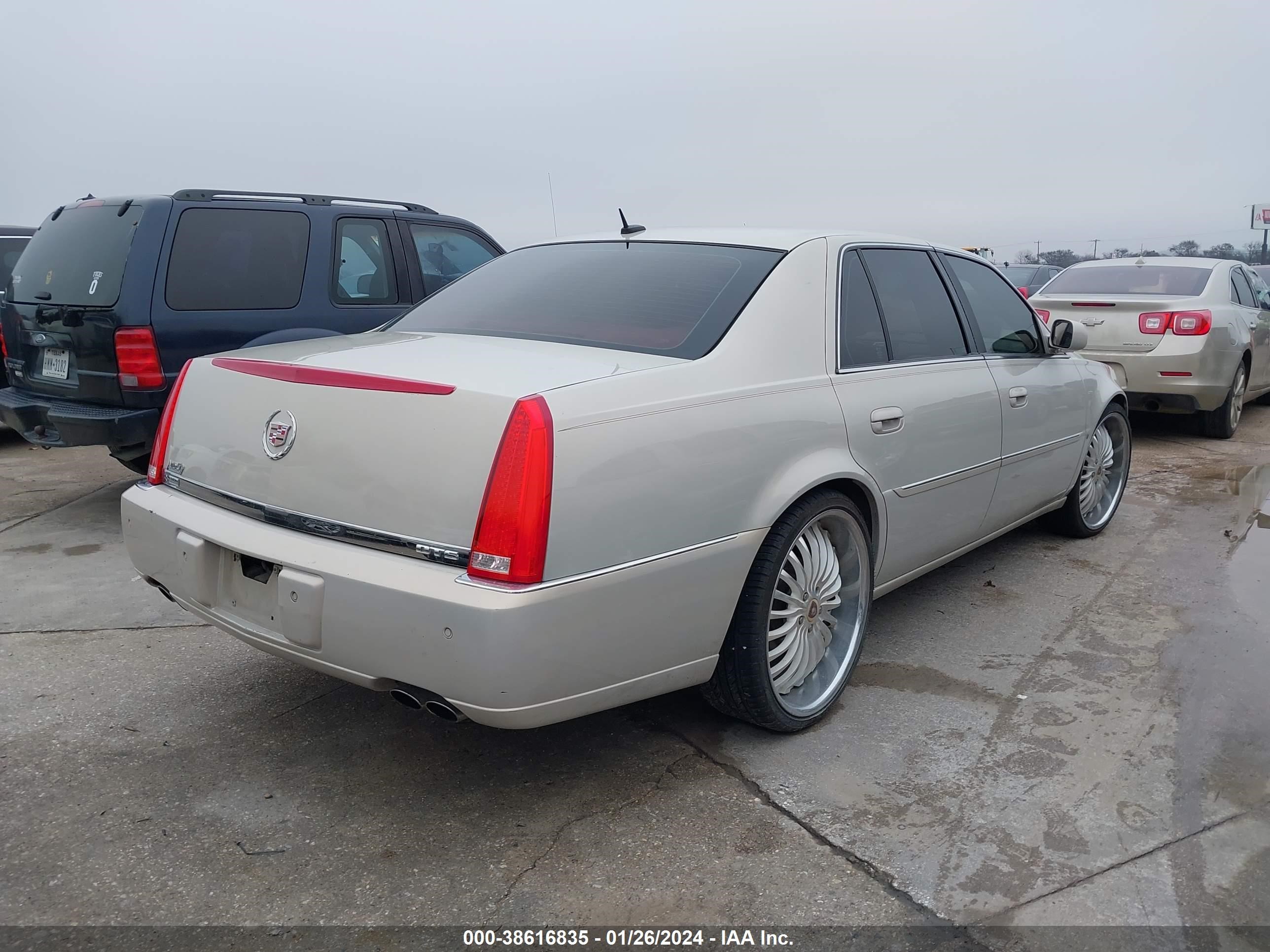 Photo 3 VIN: 1G6KD57Y48U165353 - CADILLAC DTS 