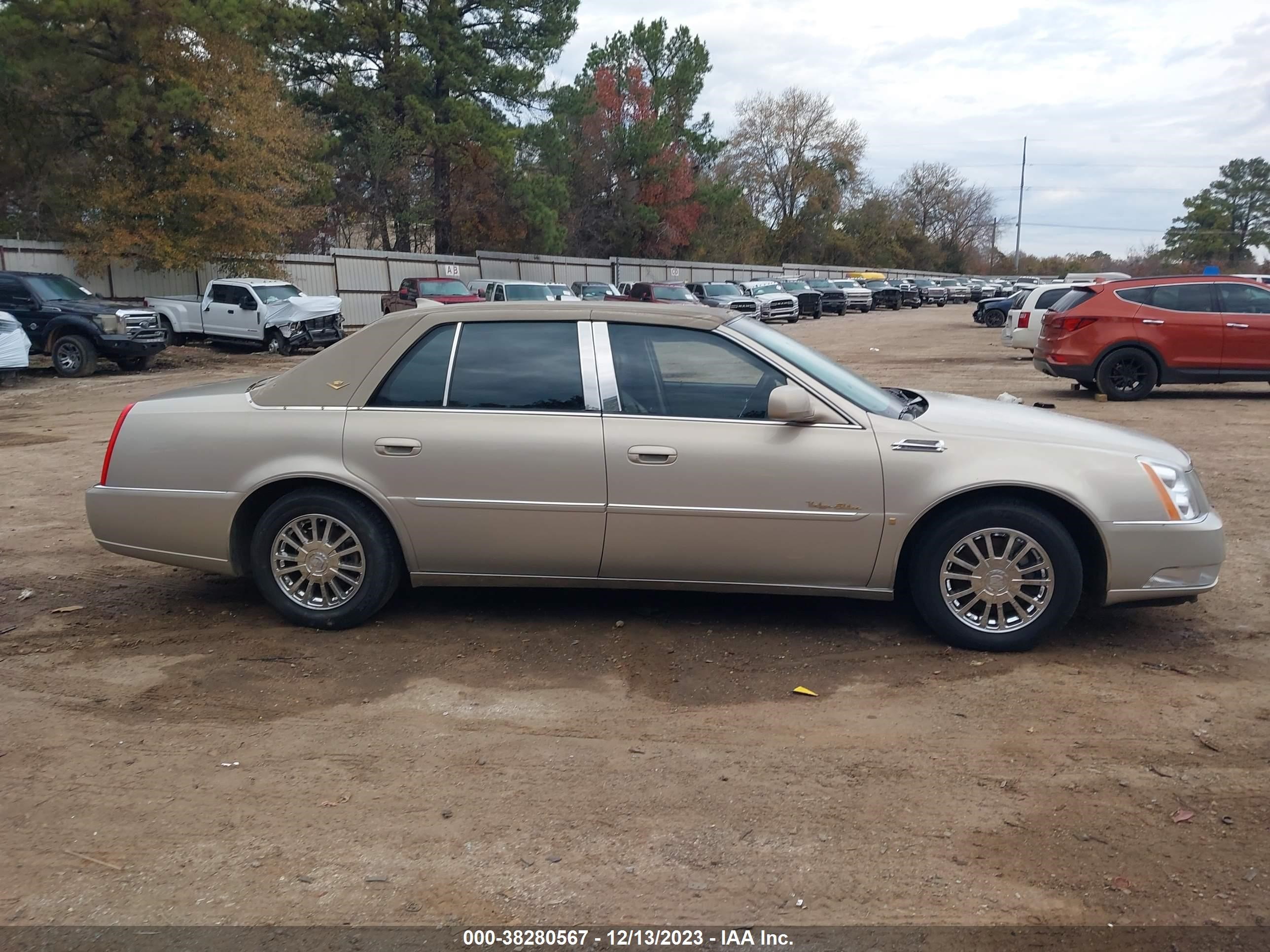 Photo 12 VIN: 1G6KD57Y49U121421 - CADILLAC DTS 