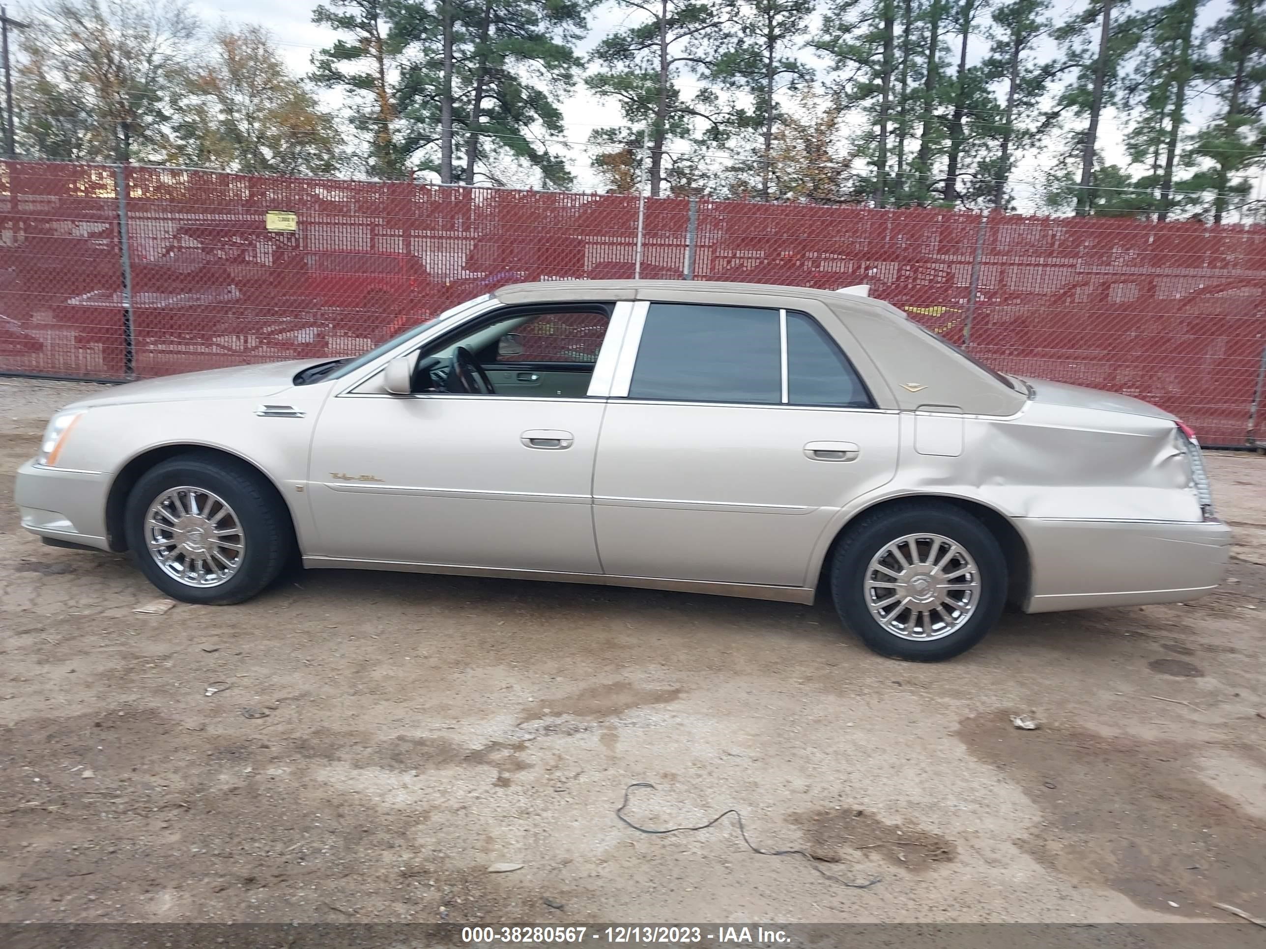 Photo 13 VIN: 1G6KD57Y49U121421 - CADILLAC DTS 