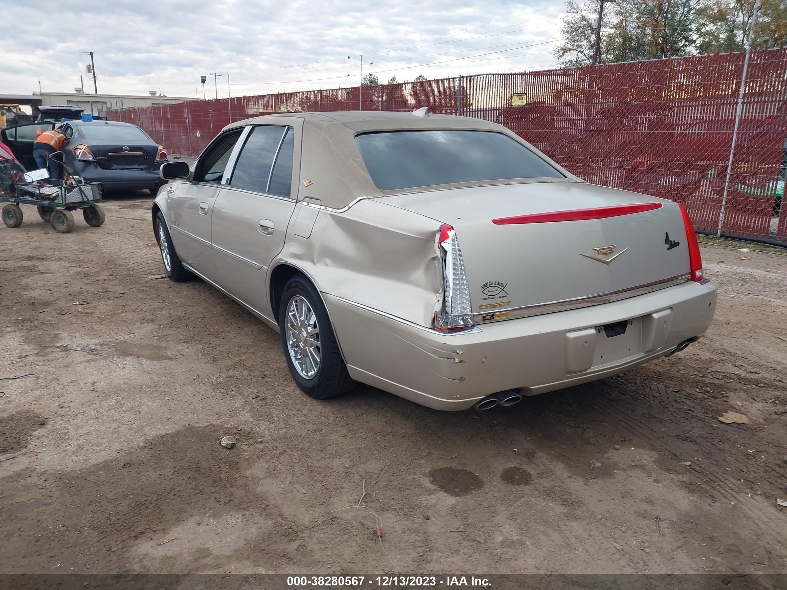 Photo 2 VIN: 1G6KD57Y49U121421 - CADILLAC DTS 