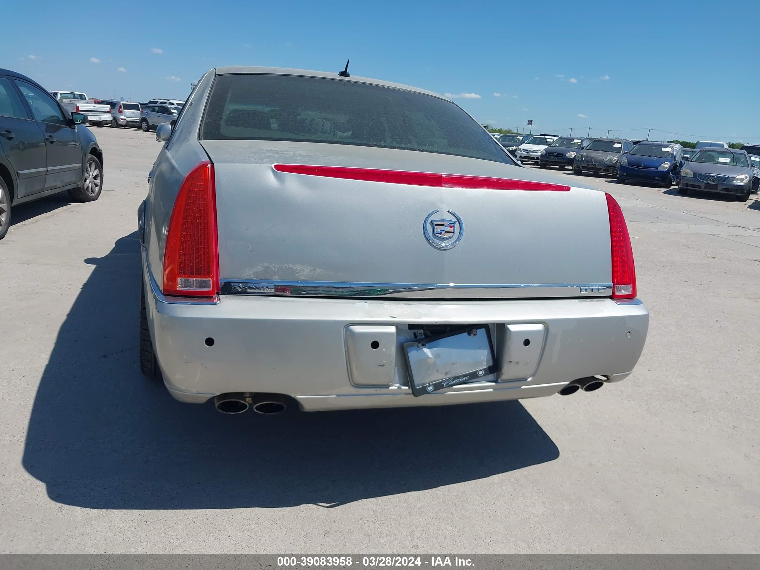 Photo 2 VIN: 1G6KD57Y56U120693 - CADILLAC DTS 