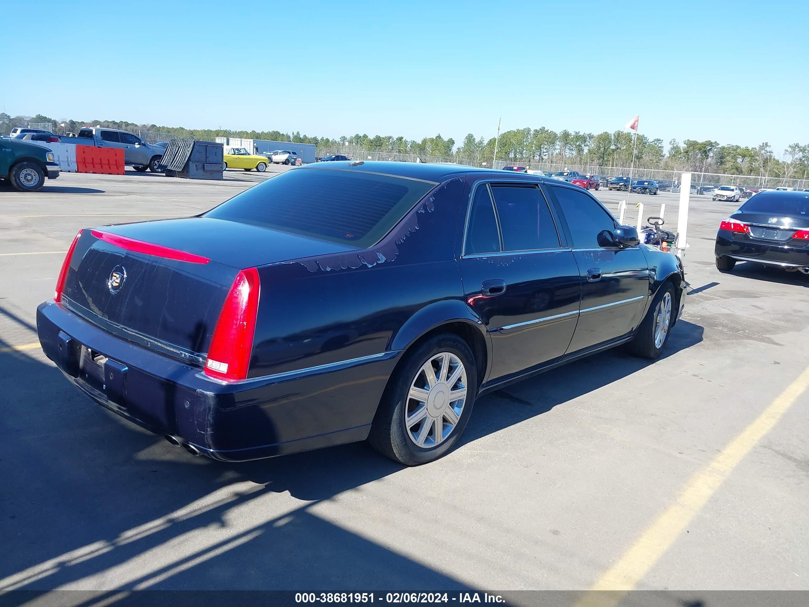 Photo 3 VIN: 1G6KD57Y56U193210 - CADILLAC DTS 