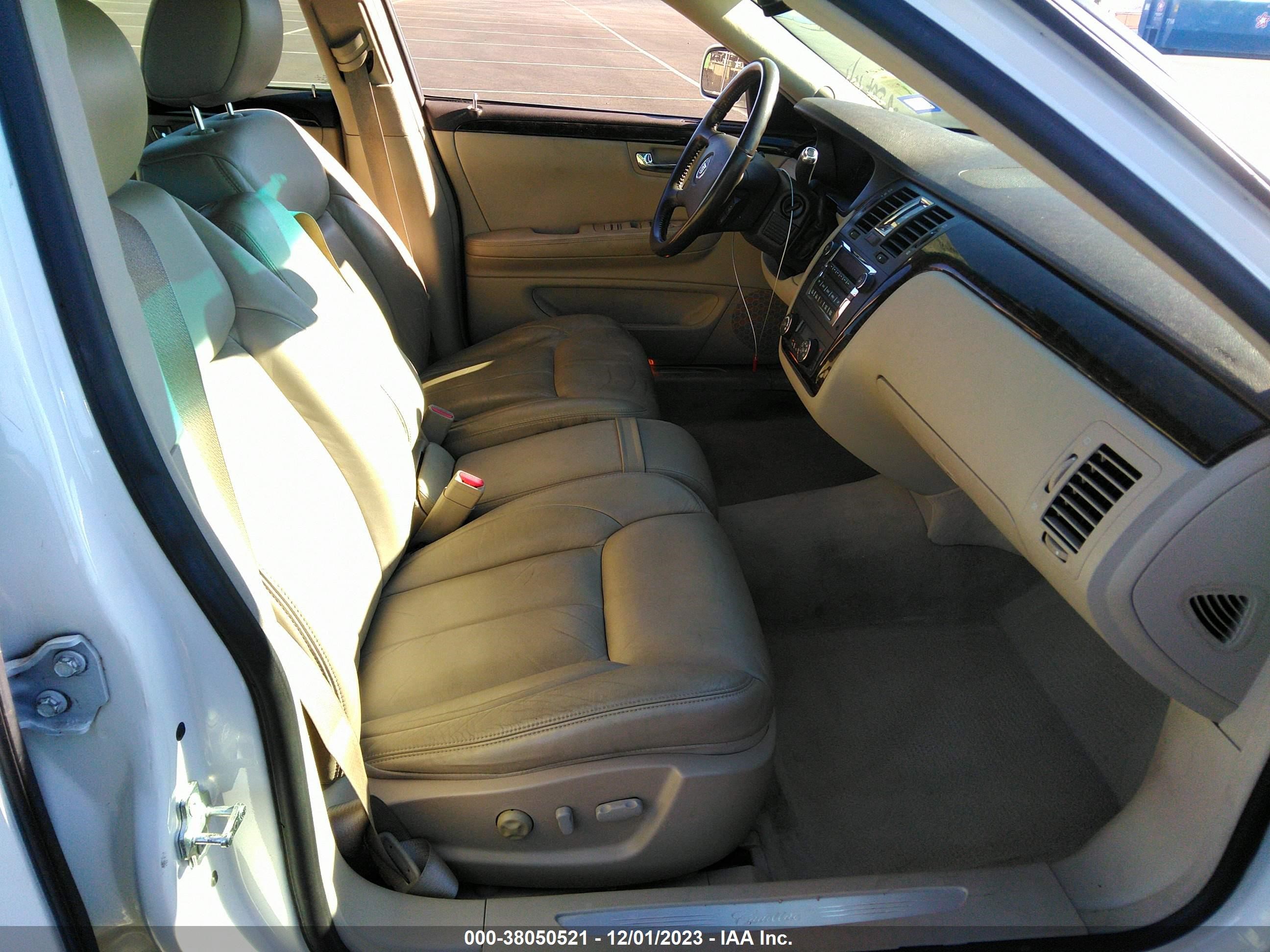 Photo 4 VIN: 1G6KD57Y58U113570 - CADILLAC DTS 