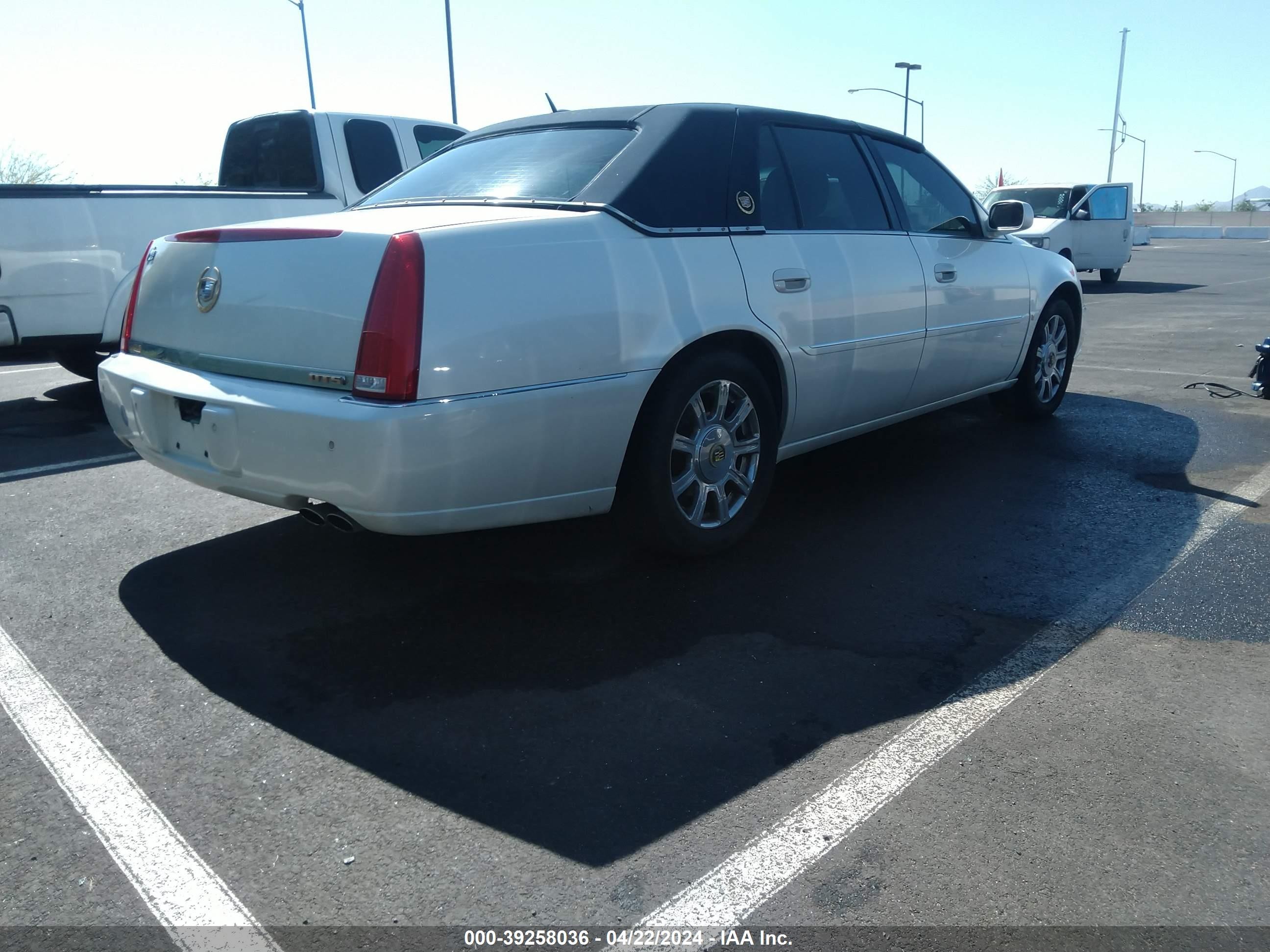 Photo 3 VIN: 1G6KD57Y58U138064 - CADILLAC DTS 