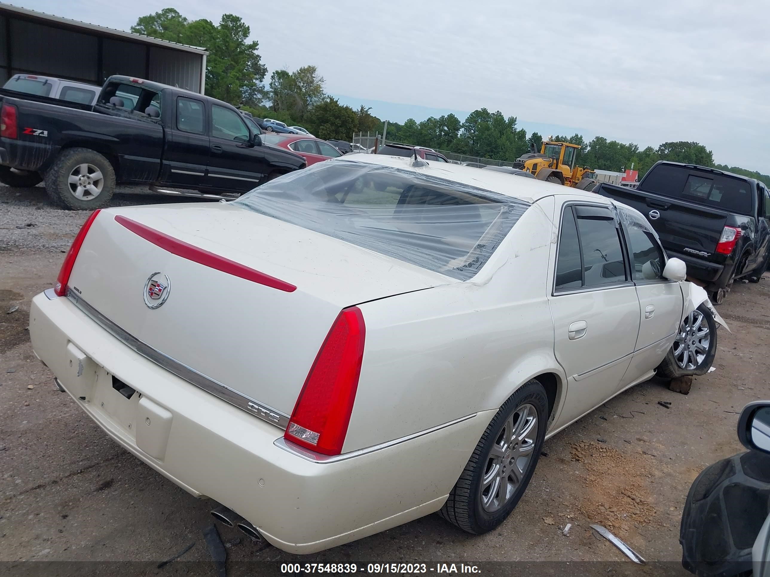 Photo 3 VIN: 1G6KD57Y68U172952 - CADILLAC DTS 