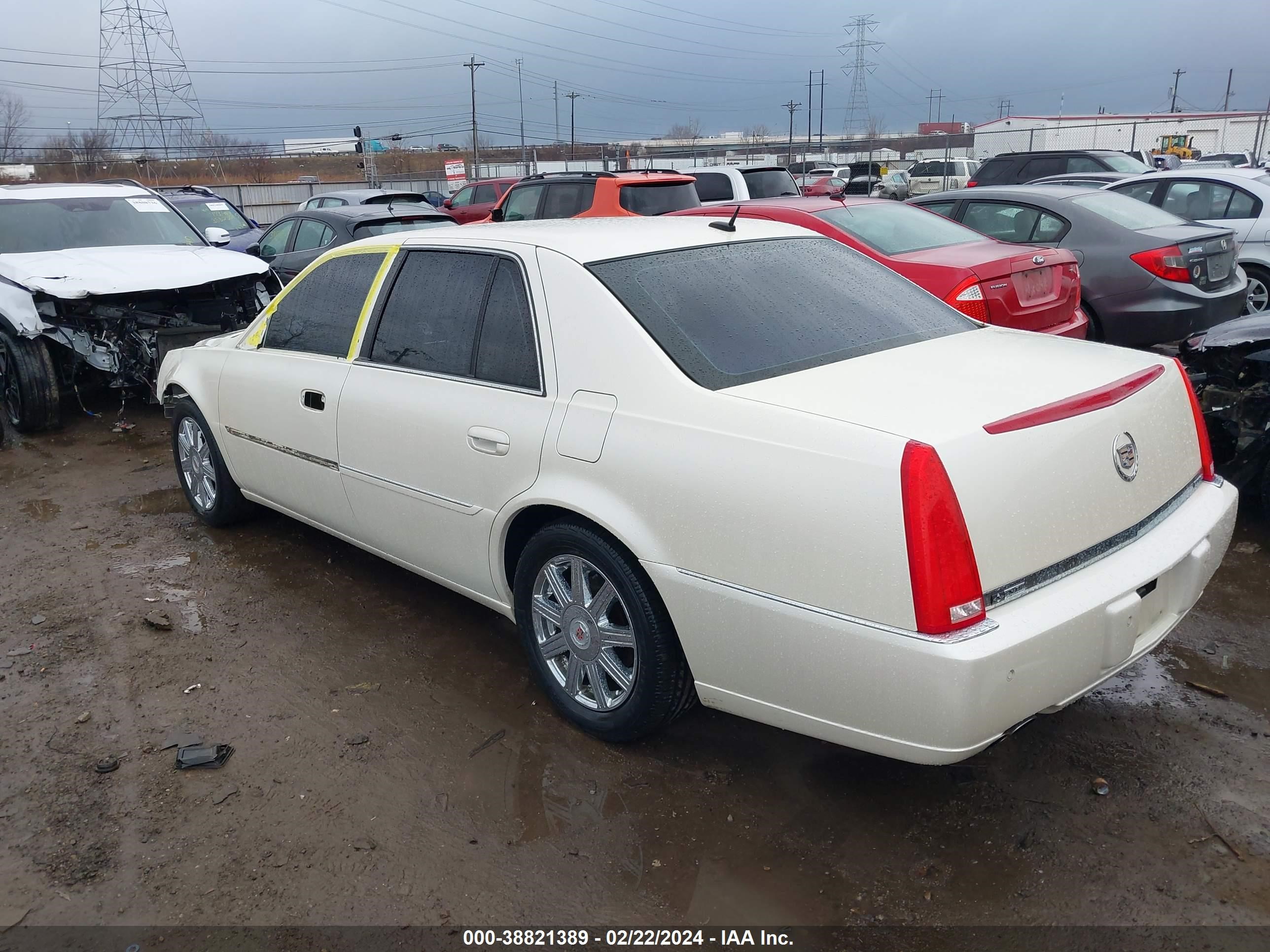 Photo 2 VIN: 1G6KD57Y68U173695 - CADILLAC DTS 