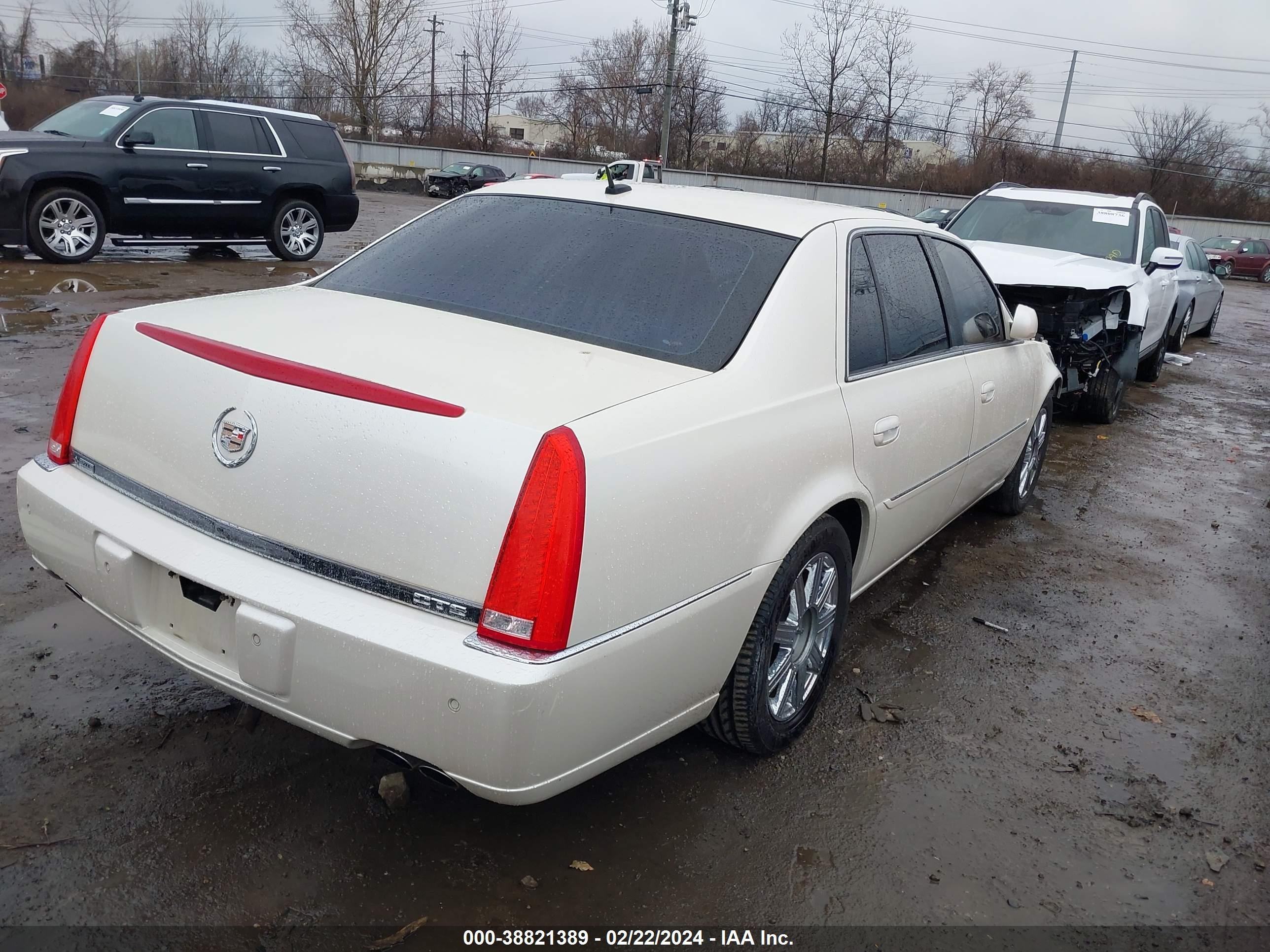 Photo 3 VIN: 1G6KD57Y68U173695 - CADILLAC DTS 