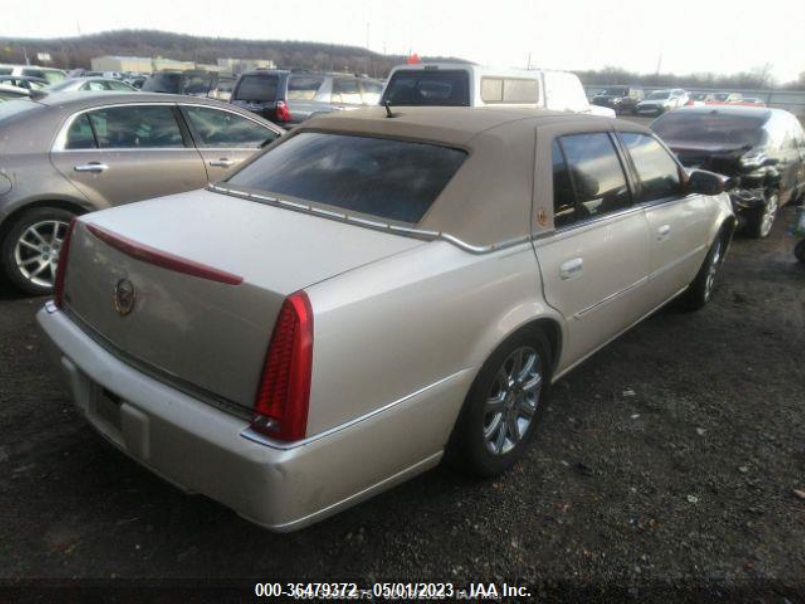 Photo 3 VIN: 1G6KD57Y68U180887 - CADILLAC DTS 