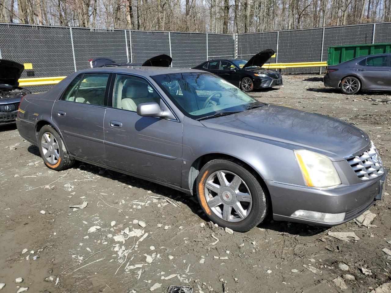 Photo 3 VIN: 1G6KD57Y77U198748 - CADILLAC DTS 