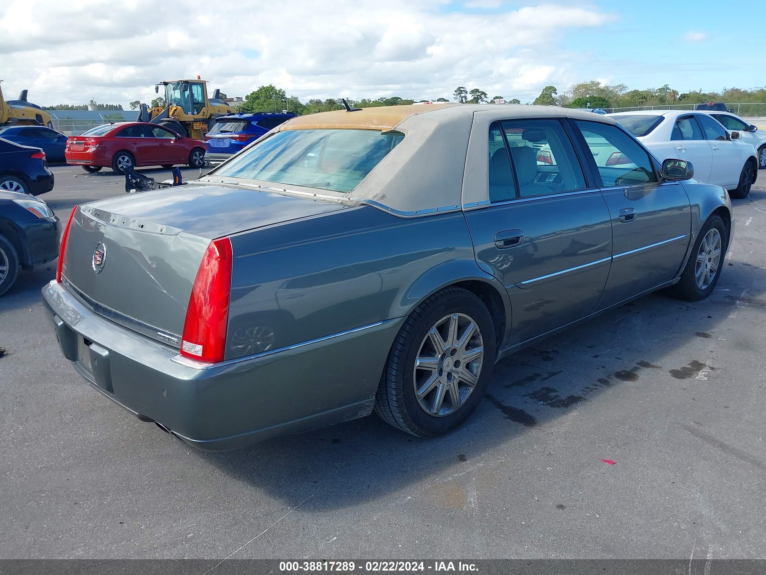 Photo 3 VIN: 1G6KD57Y78U174435 - CADILLAC DTS 