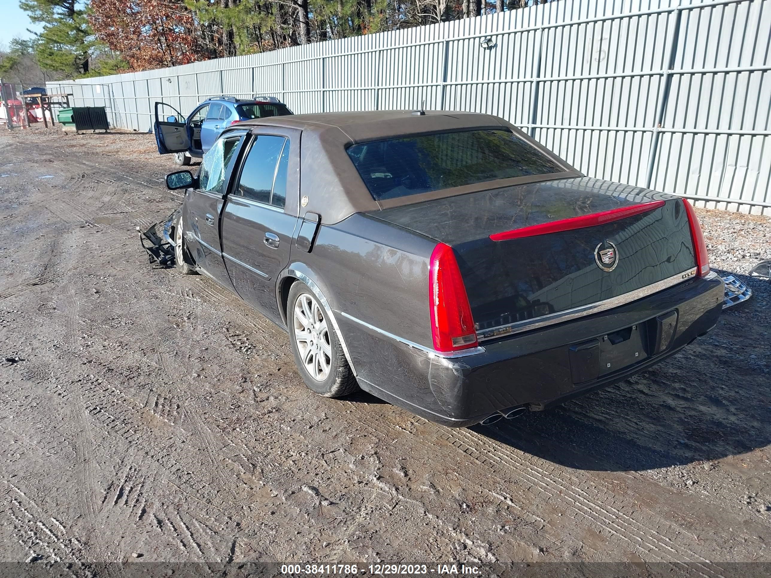 Photo 2 VIN: 1G6KD57Y78U208972 - CADILLAC DTS 