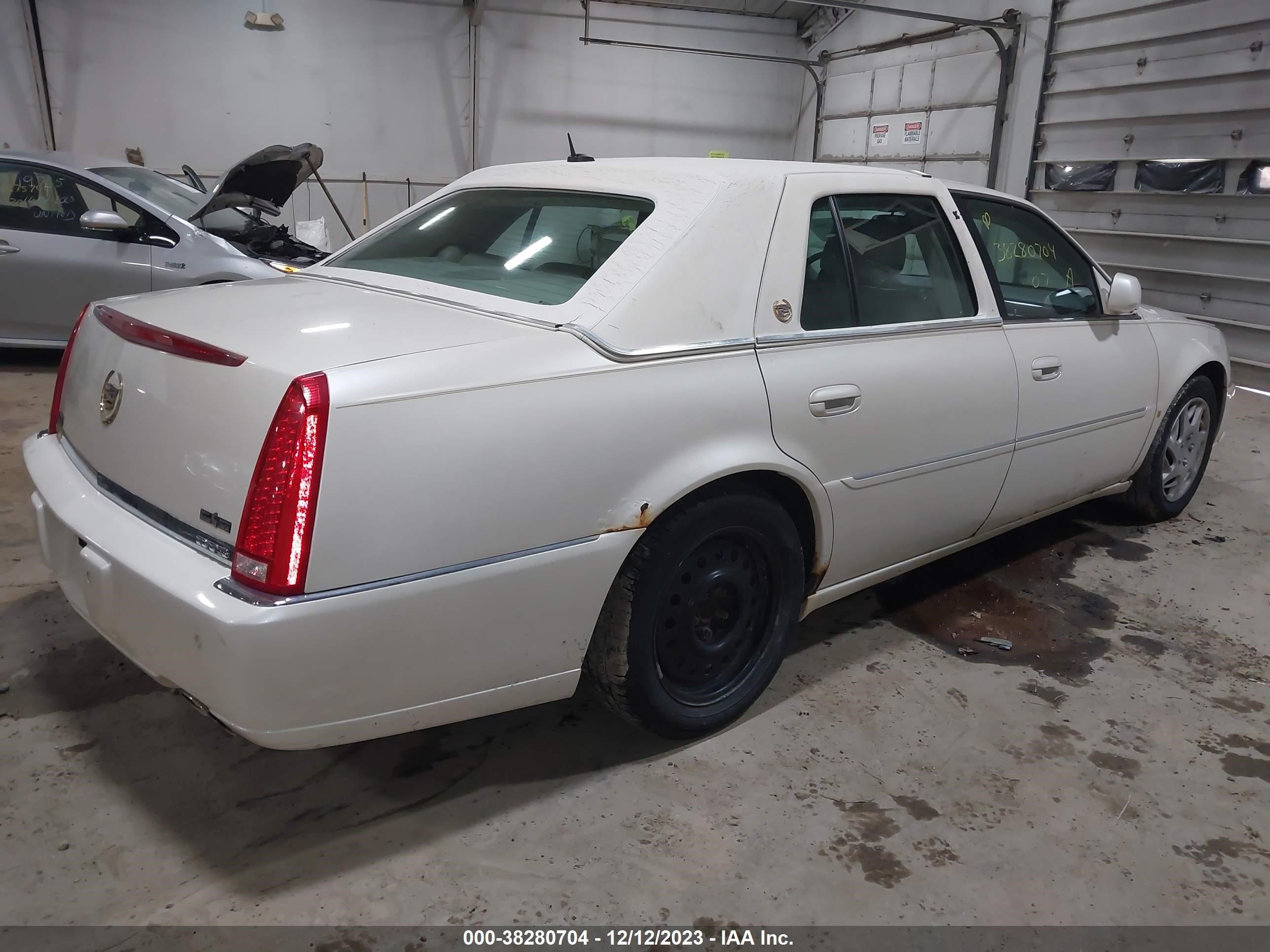 Photo 3 VIN: 1G6KD57Y87U210311 - CADILLAC DTS 