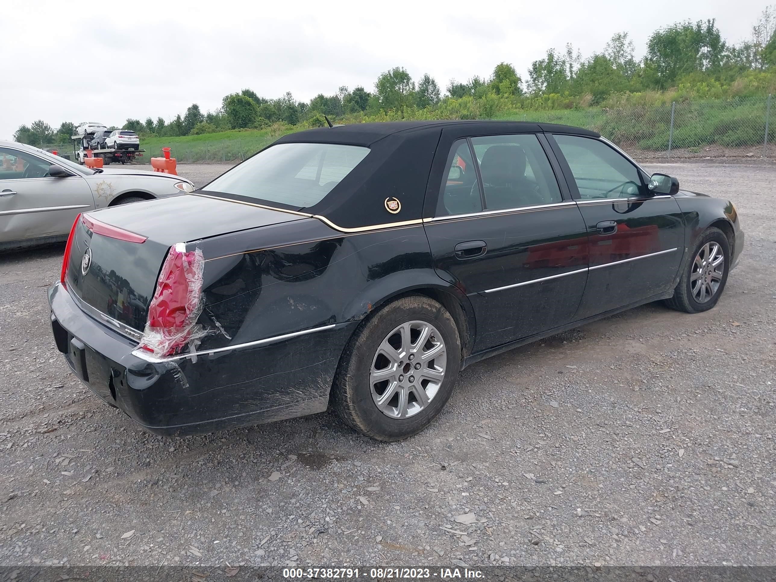 Photo 3 VIN: 1G6KD57Y88U137121 - CADILLAC DTS 