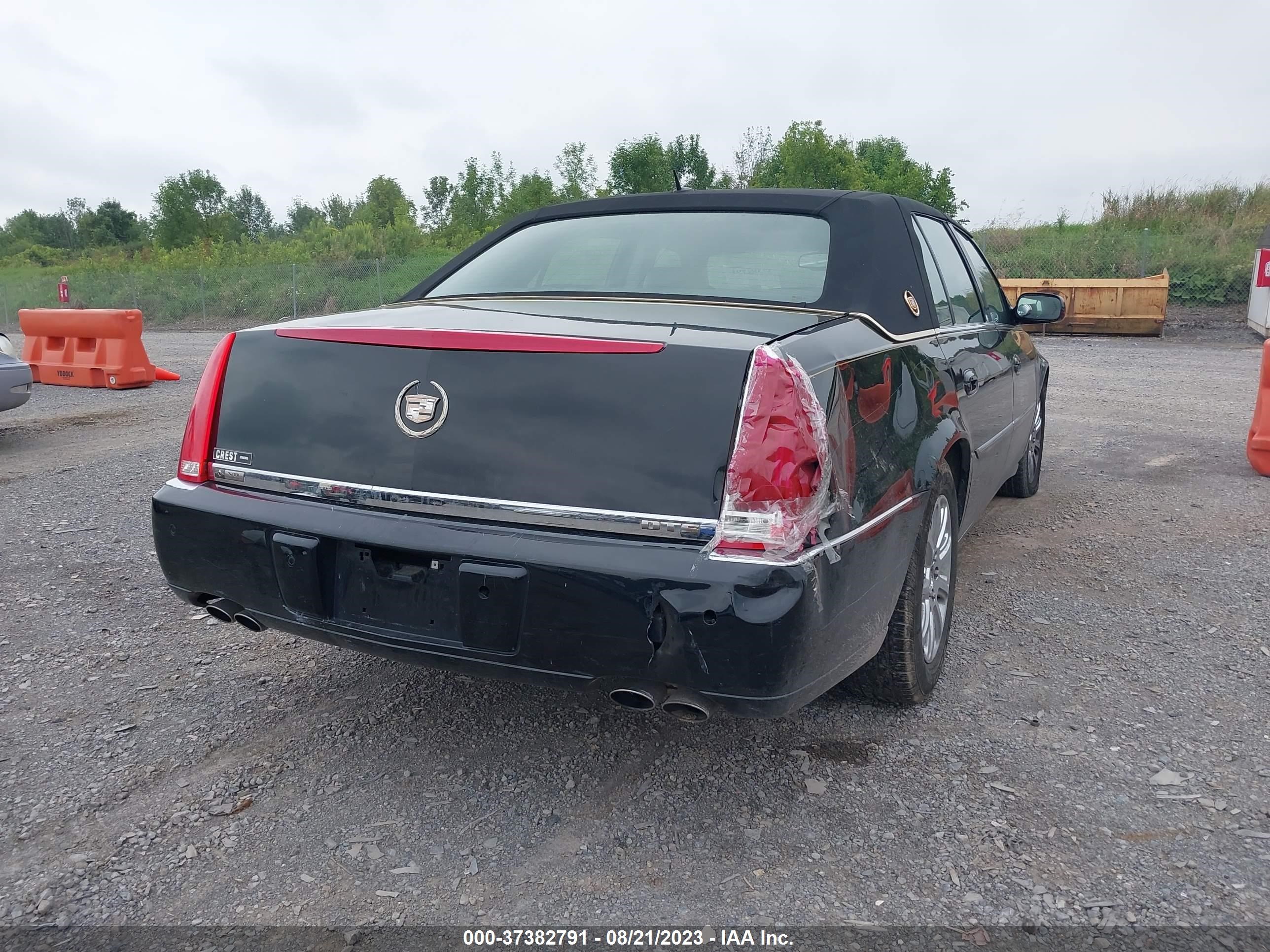 Photo 5 VIN: 1G6KD57Y88U137121 - CADILLAC DTS 