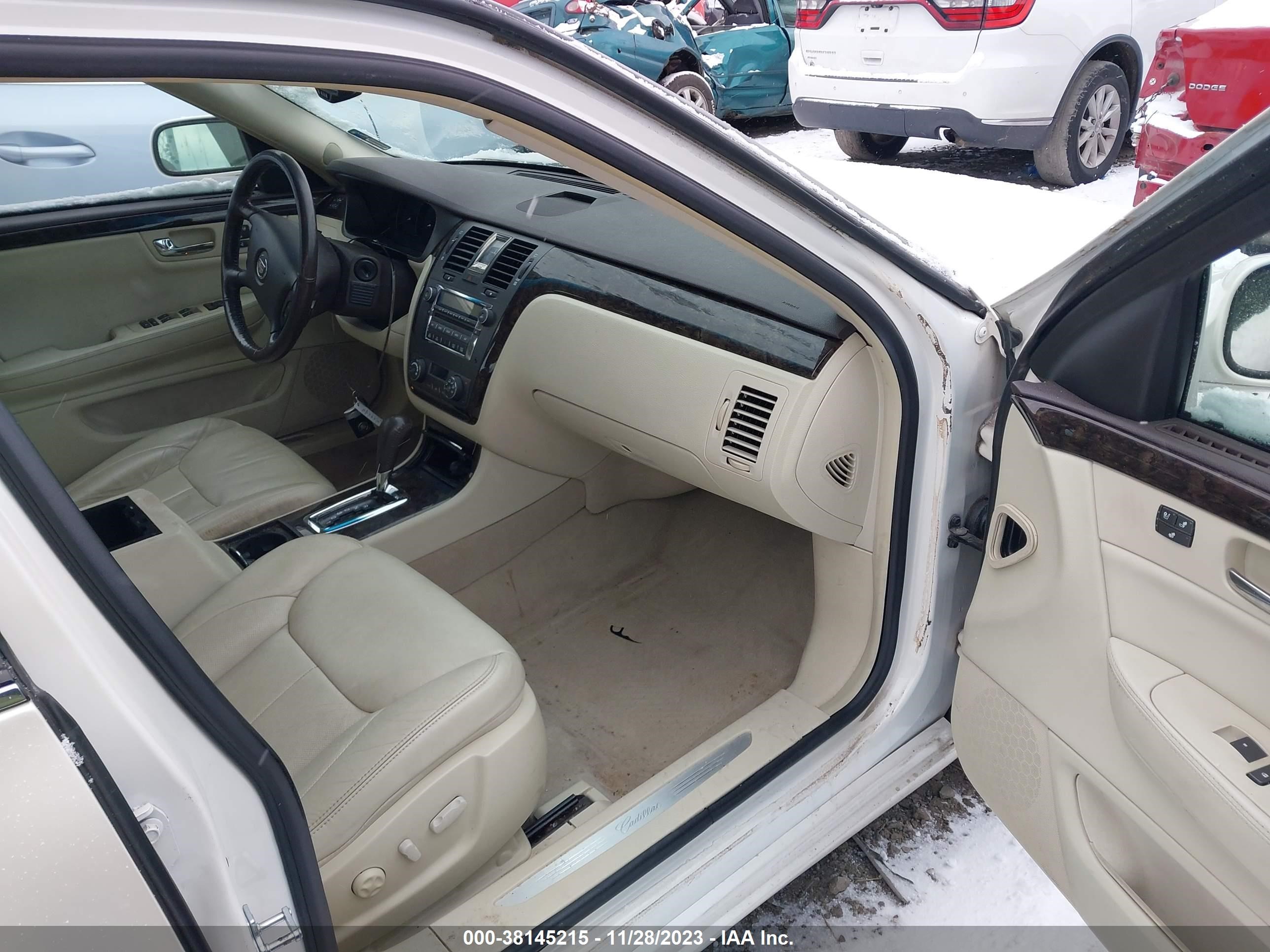 Photo 4 VIN: 1G6KD57Y88U208950 - CADILLAC DTS 