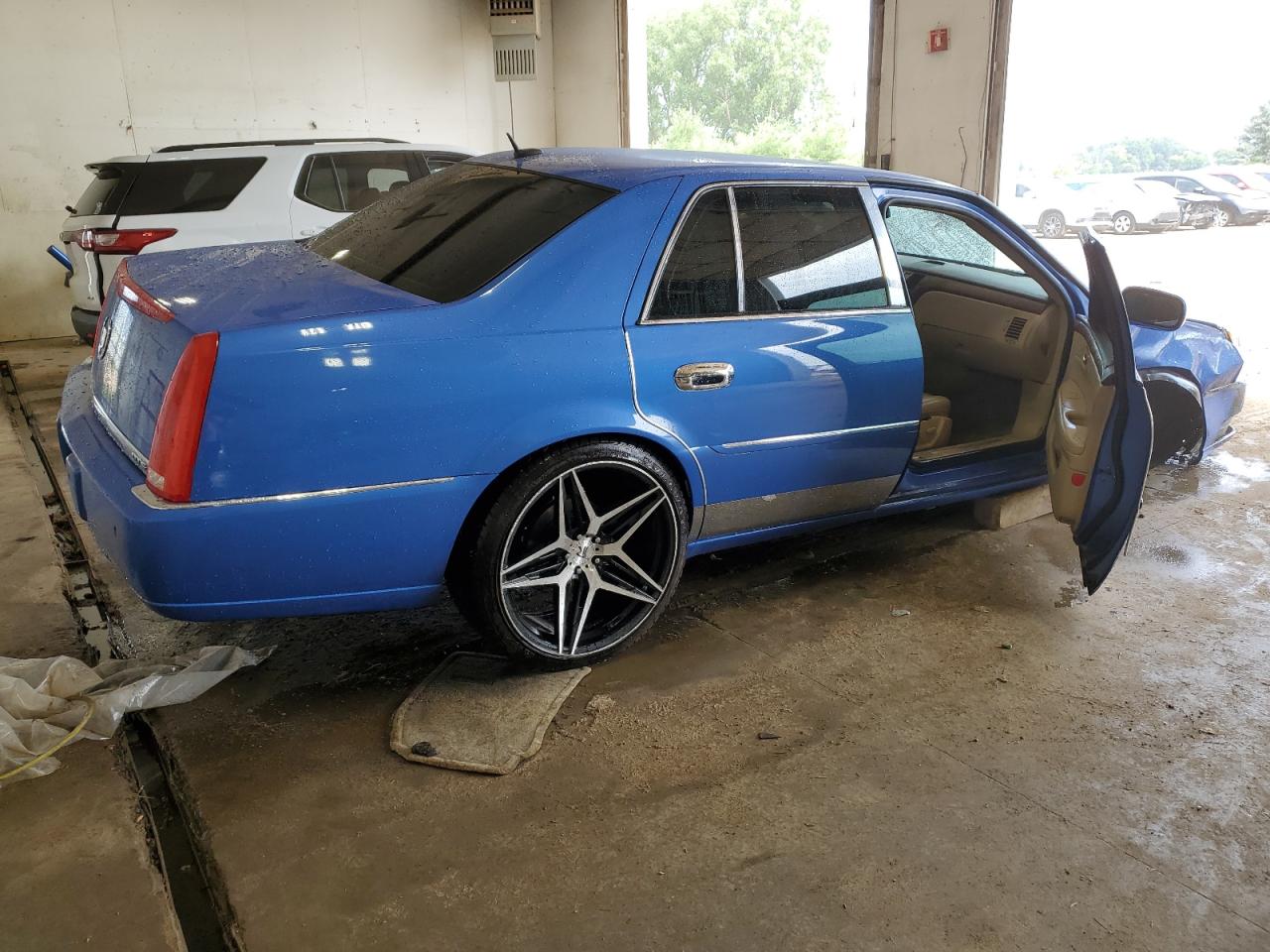 Photo 2 VIN: 1G6KD57Y97U137692 - CADILLAC DTS 