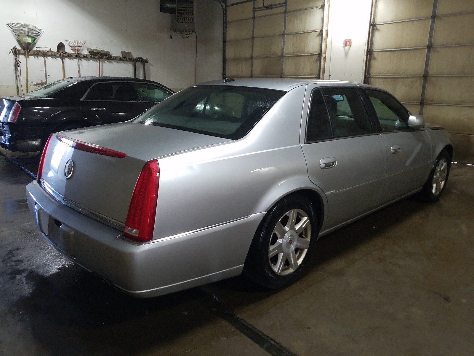 Photo 3 VIN: 1G6KD57Y97U235587 - CADILLAC DTS 