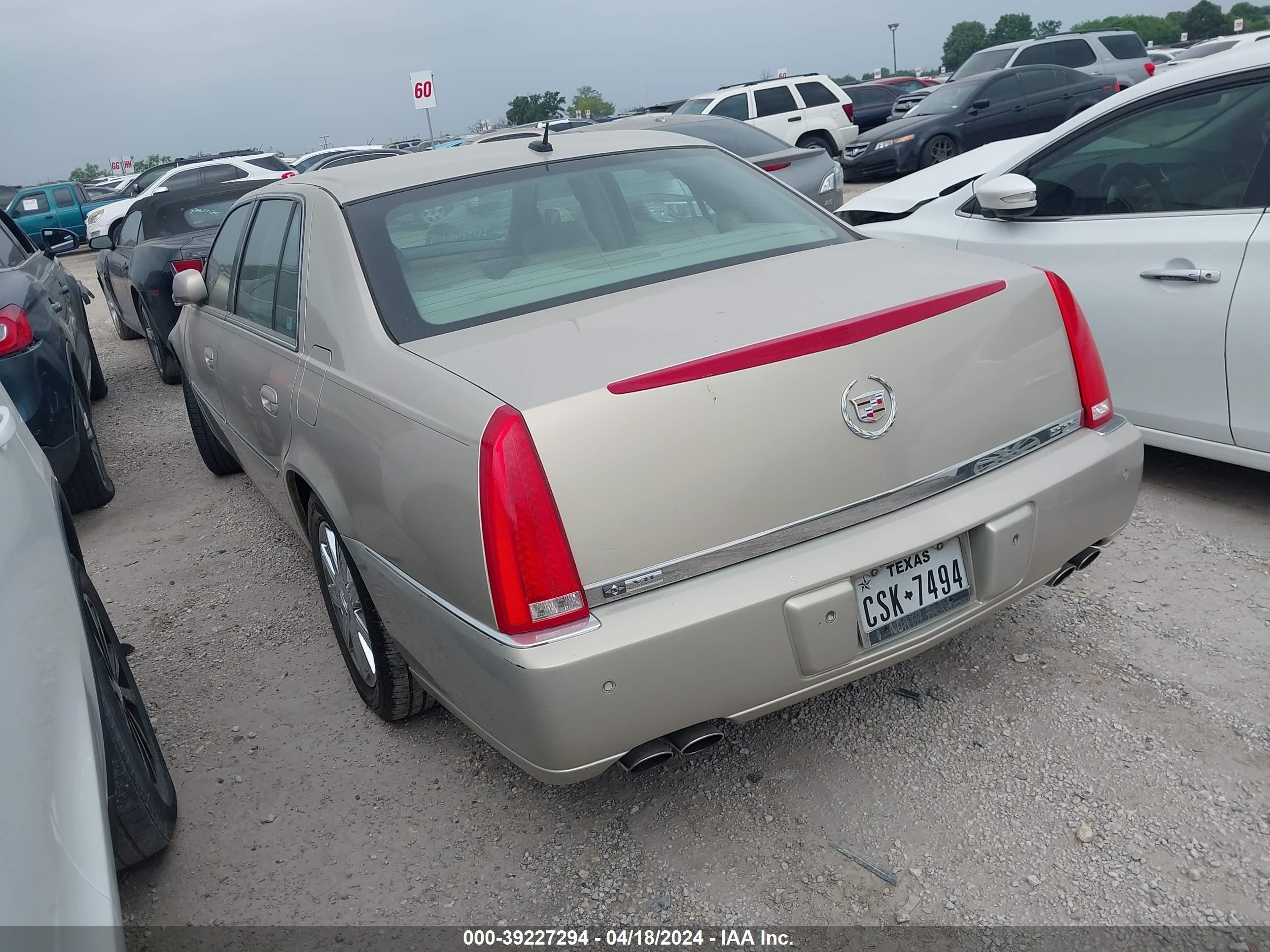 Photo 2 VIN: 1G6KD57Y98U105679 - CADILLAC DTS 