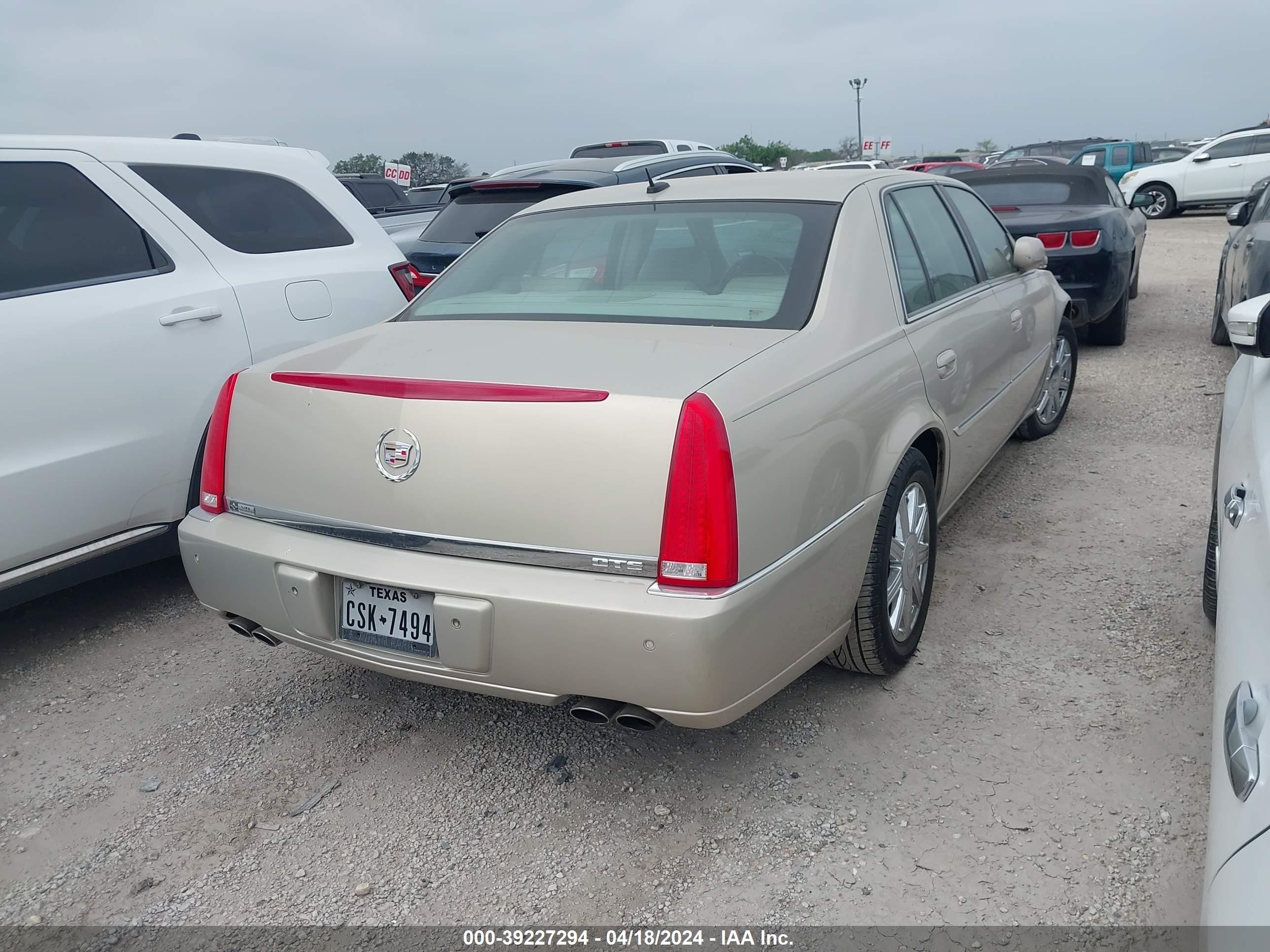 Photo 3 VIN: 1G6KD57Y98U105679 - CADILLAC DTS 